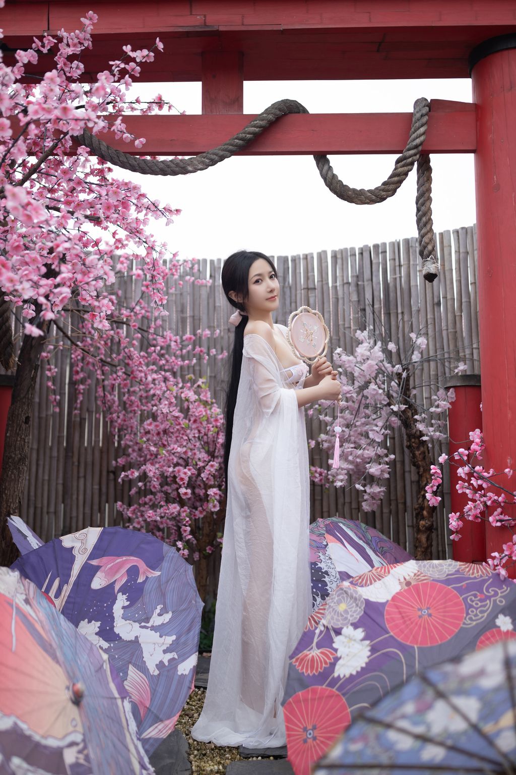 [内购无水印] 鱼子酱Fish: 花想容 (120 photos)