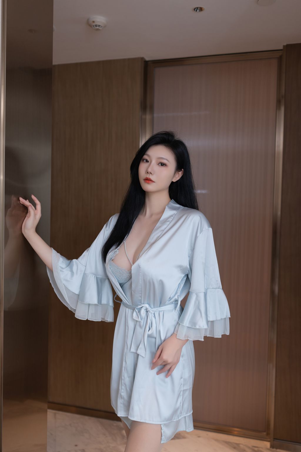 [内购无水印] 安然anran: 秀人网模特 性感冰丝睡衣 (90 photos)