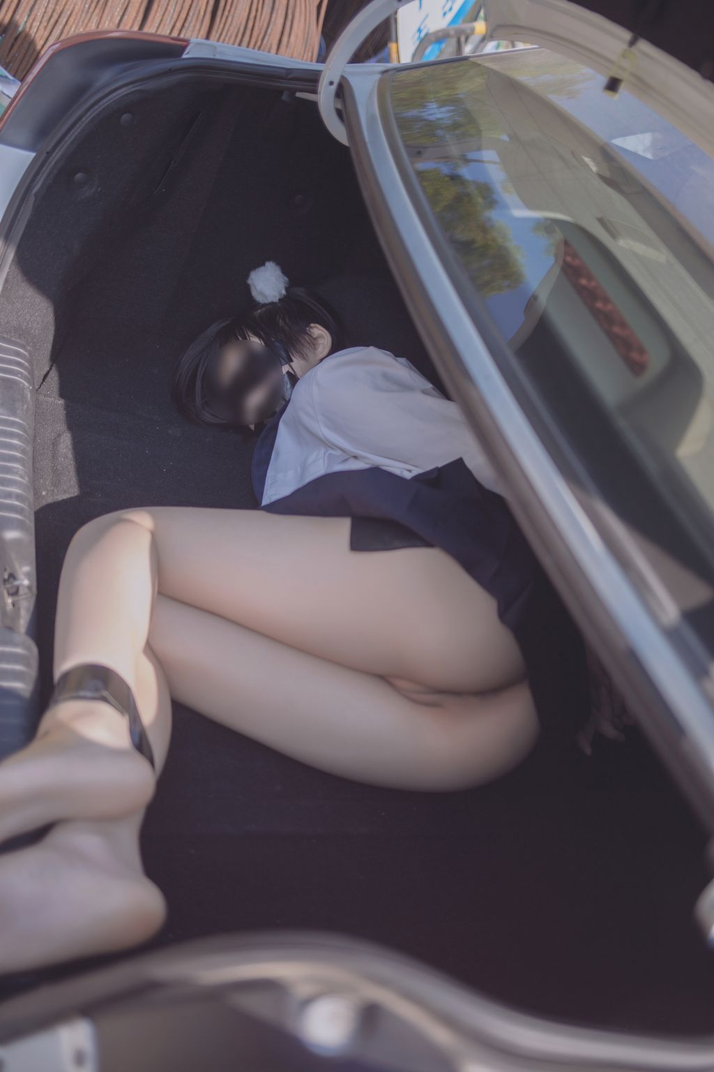 Coser@悠宝三岁: 放学后被绑在后备箱 (57 photos) 18 Coser@悠宝三岁: 放学后被绑在后备箱 (57 photos) 18
