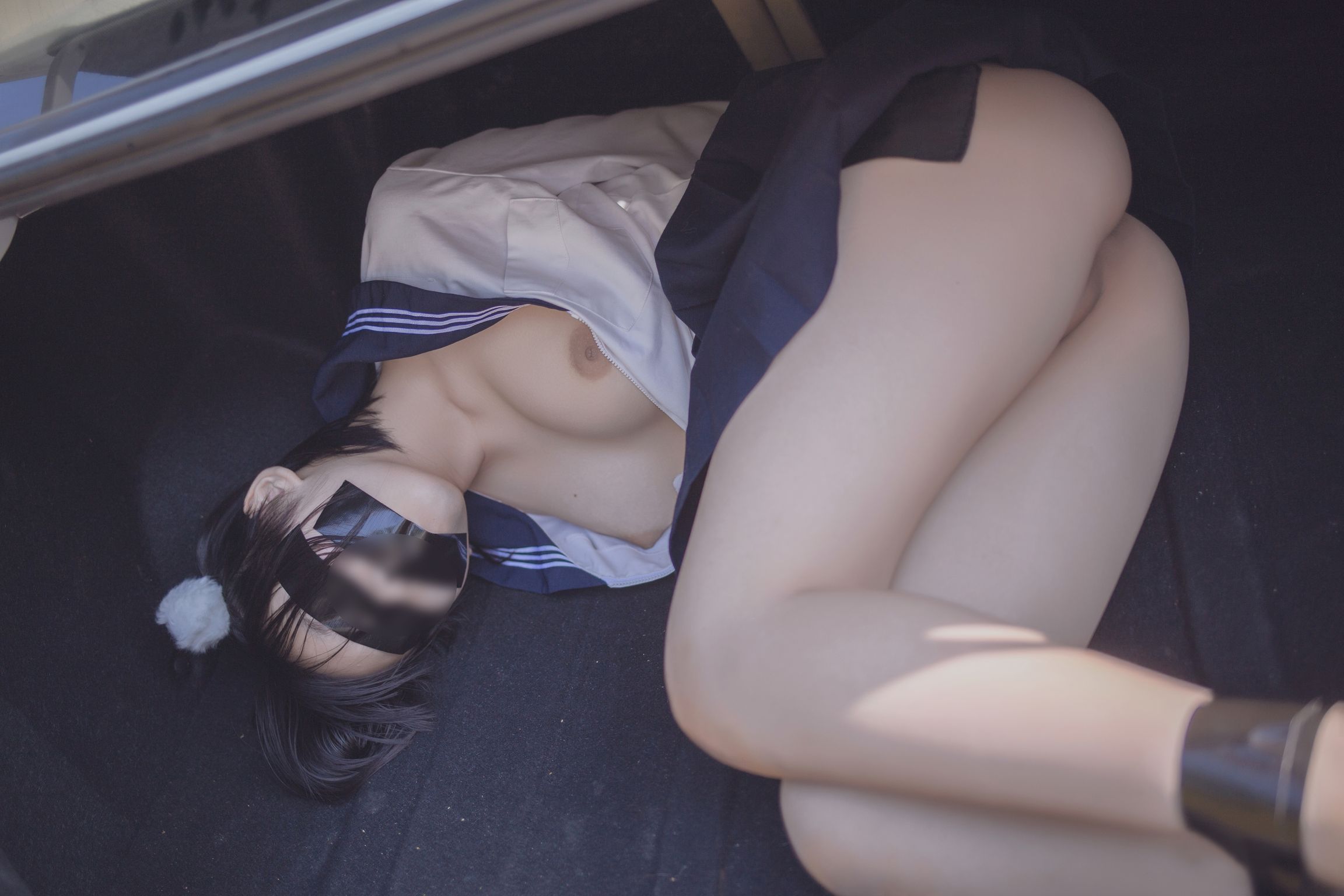 Coser@悠宝三岁: 放学后被绑在后备箱 (57 photos) 0 Coser@悠宝三岁: 放学后被绑在后备箱 (57 photos) 0