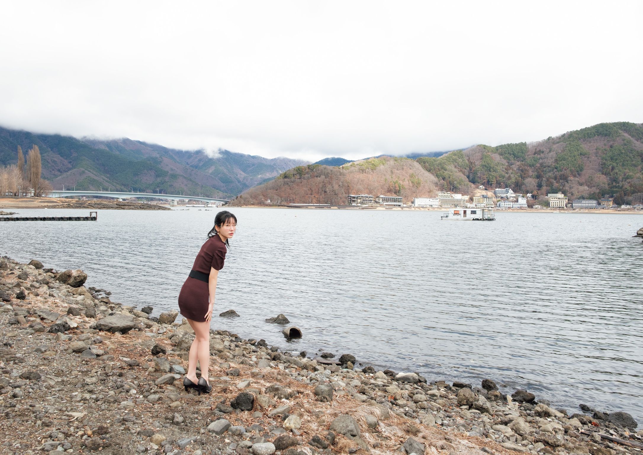 [JP] Mei Itsukaichi (五日市芽依): 写真集「trois」 (99 photos)
