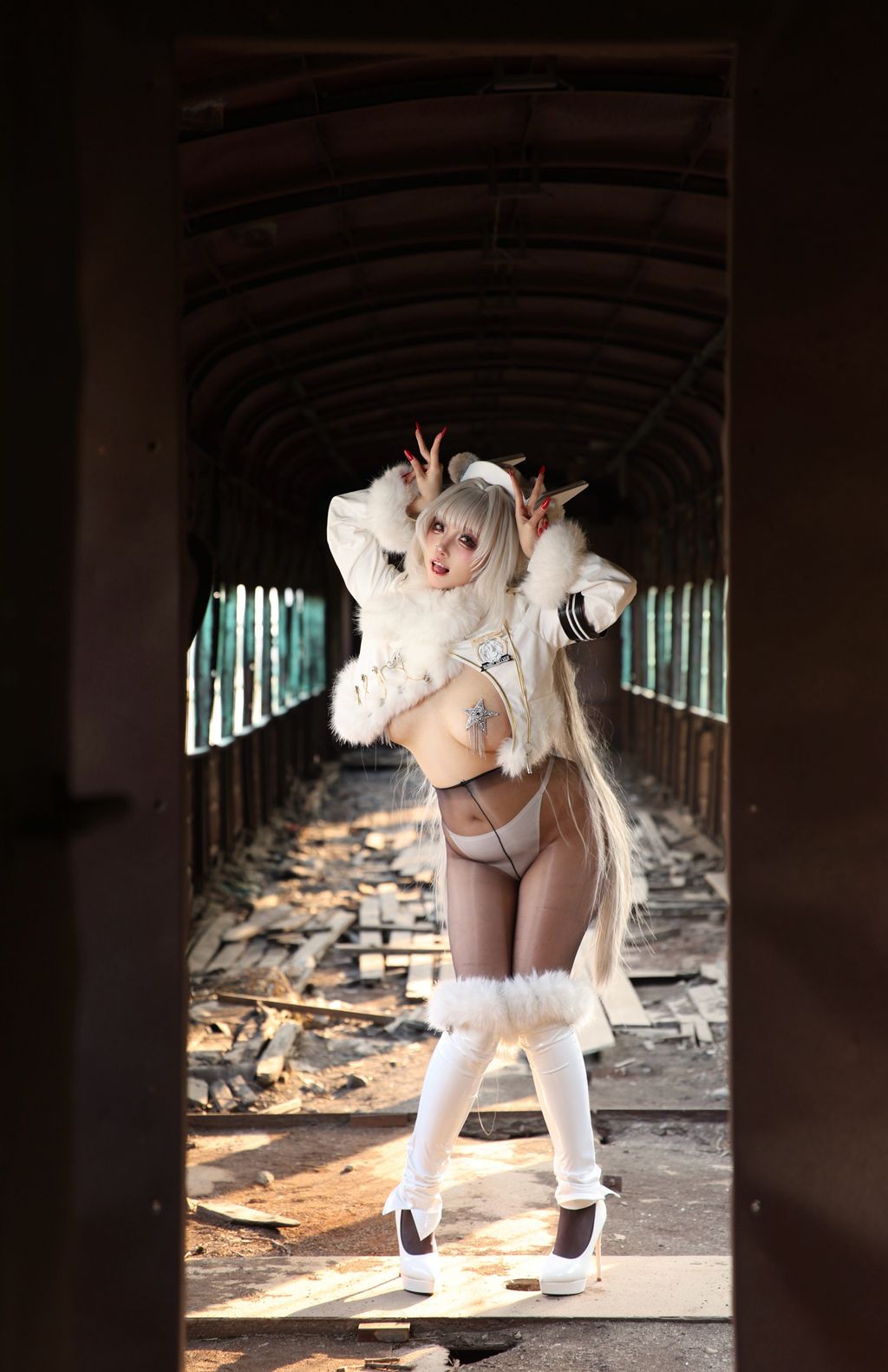 Coser@soso嗖嗖: 白兔列车 (64 photos)