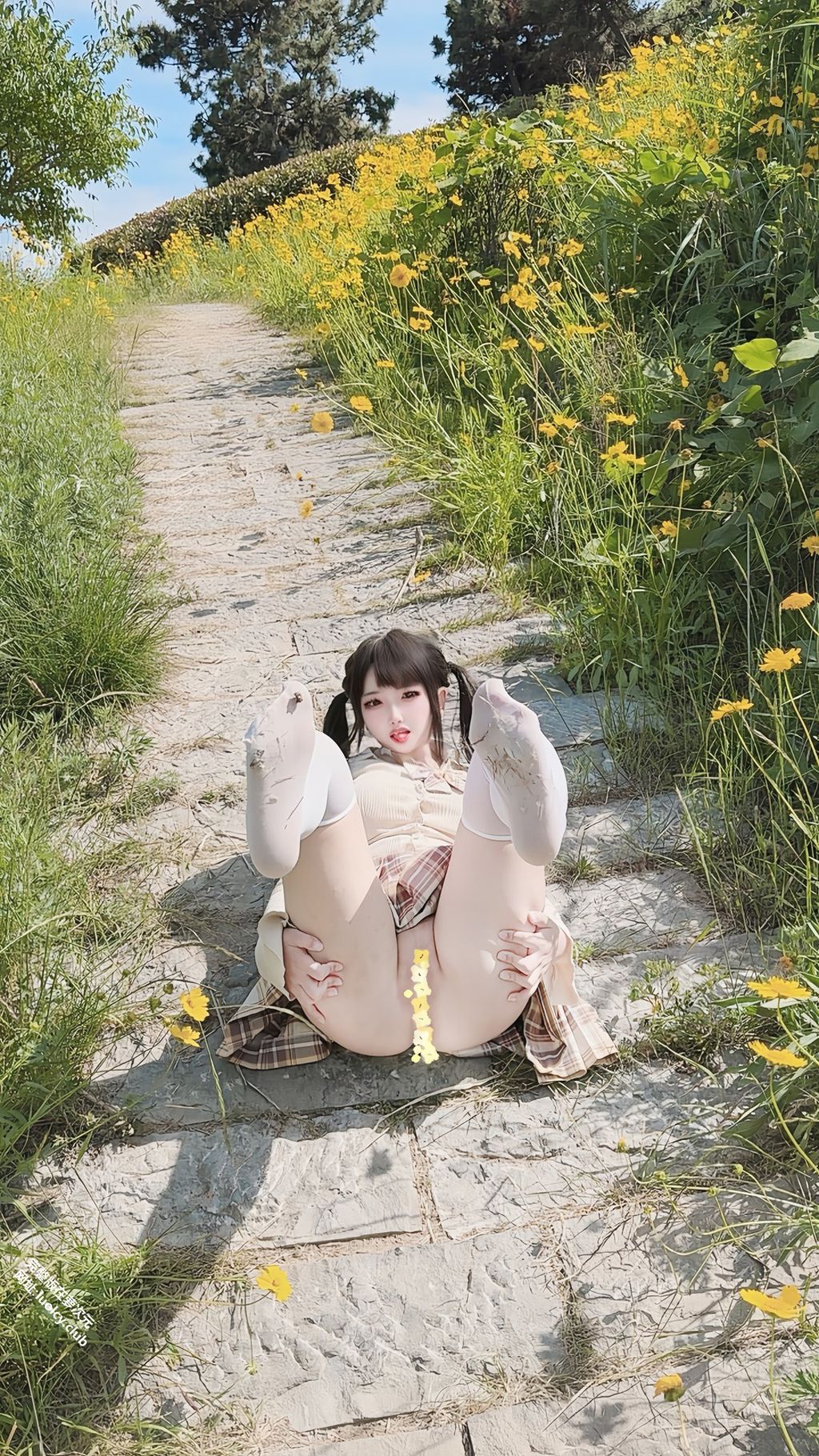 Coser@香草奶喵: 双尾白虎萝莉户外露出 (257 photos + 332 videos) 2 Coser@香草奶喵: 双尾白虎萝莉户外露出 (257 photos + 332 videos) 2