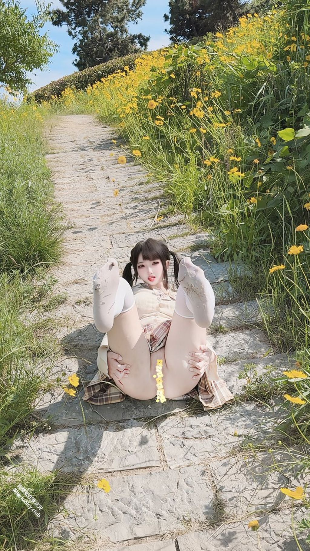 Coser@香草奶喵: 双尾白虎萝莉户外露出 (257 photos + 332 videos) 7 Coser@香草奶喵: 双尾白虎萝莉户外露出 (257 photos + 332 videos) 7