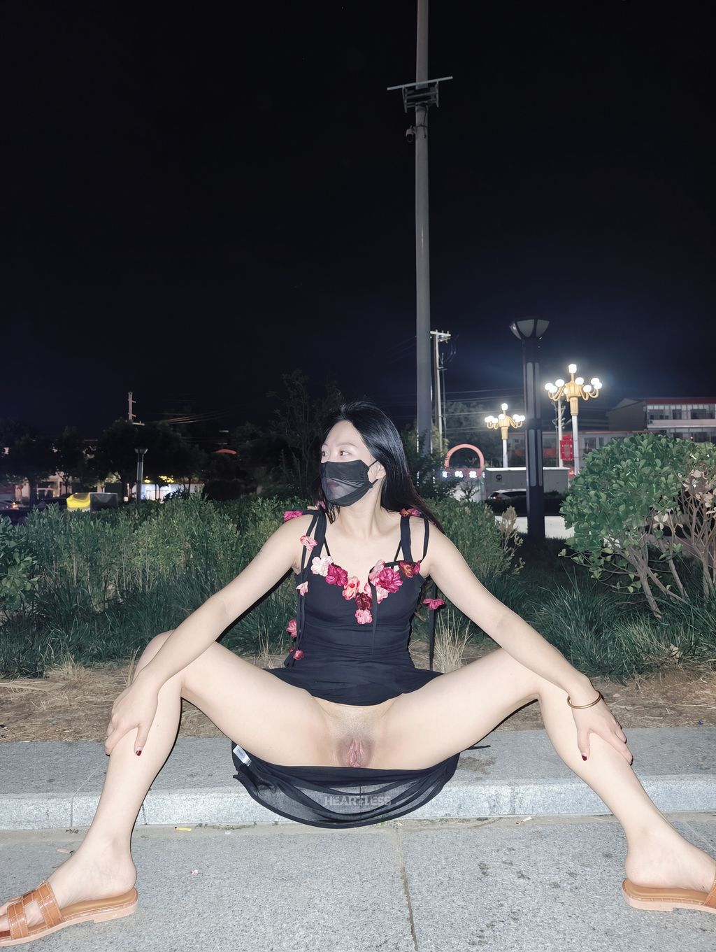 [OtherXXX] HESRTLESS: 顶级淫妻露出多P私拍福利 (198 photos + 13 videos)