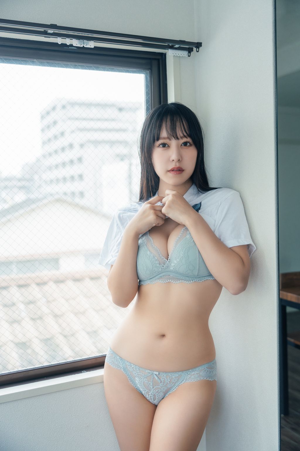 [JP] Otoha Mina (音羽美奈): First Photobook (97 photos)