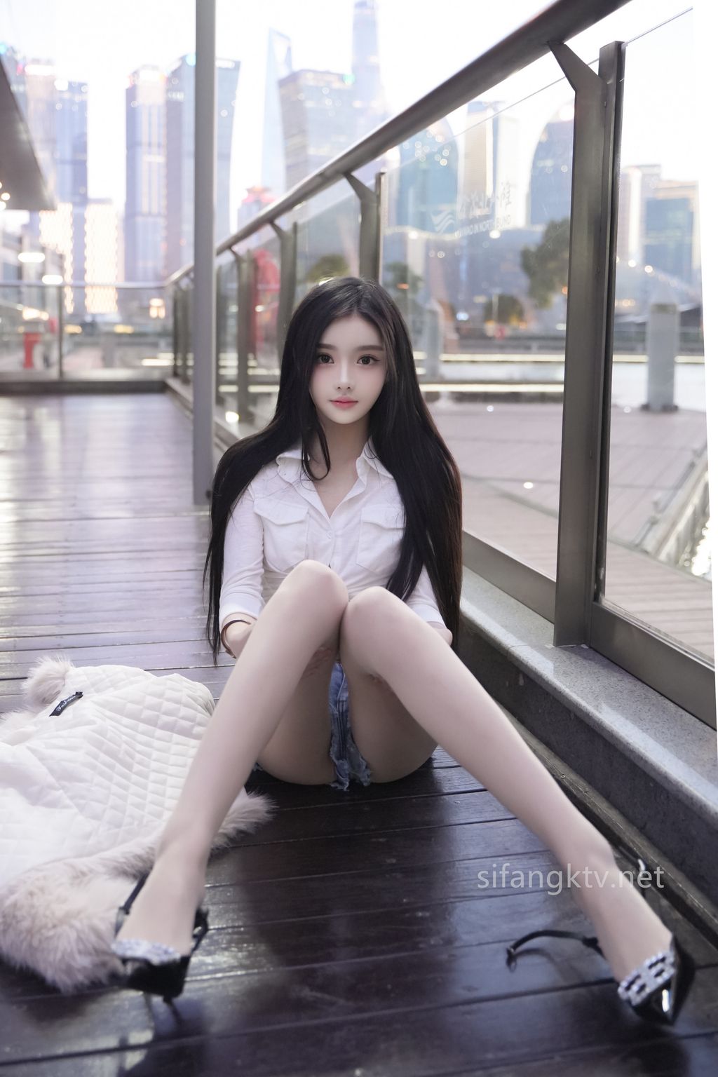 [XR Uncensored] 龙雪儿: R18 牛仔短裤 (85 photos)