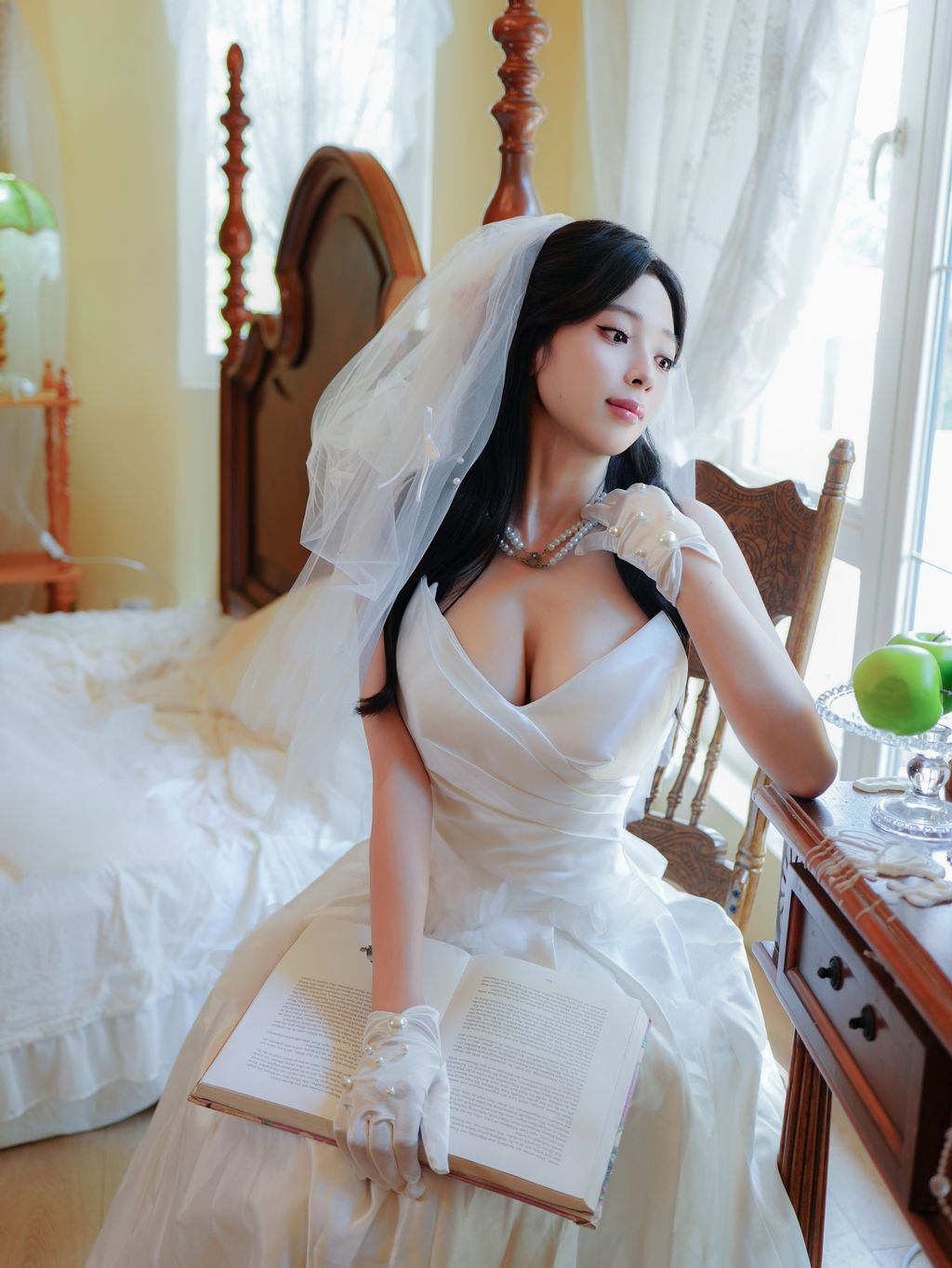 [XR Uncensored] 朱朱molly: R18 秀人网模特 新人首秀 洁白婚纱 (82 photos)