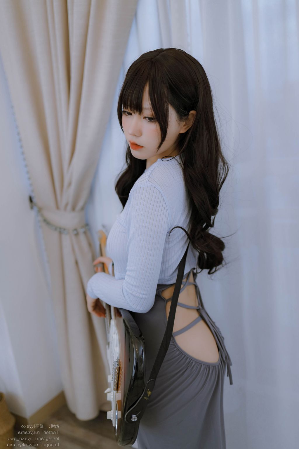 Coser@Nyako喵子: 吉他妹妹连衣裙 (71 photos + 1 video)