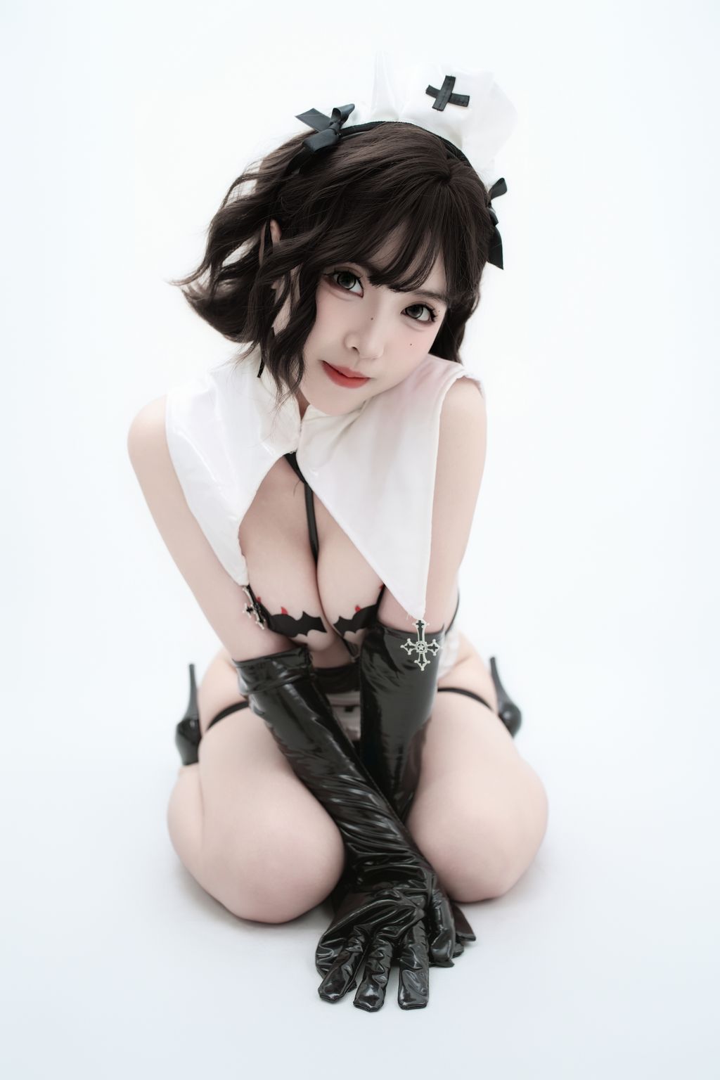Coser@Bangni邦尼: 武装修女 (86 photos) 17 Coser@Bangni邦尼: 武装修女 (86 photos) 17