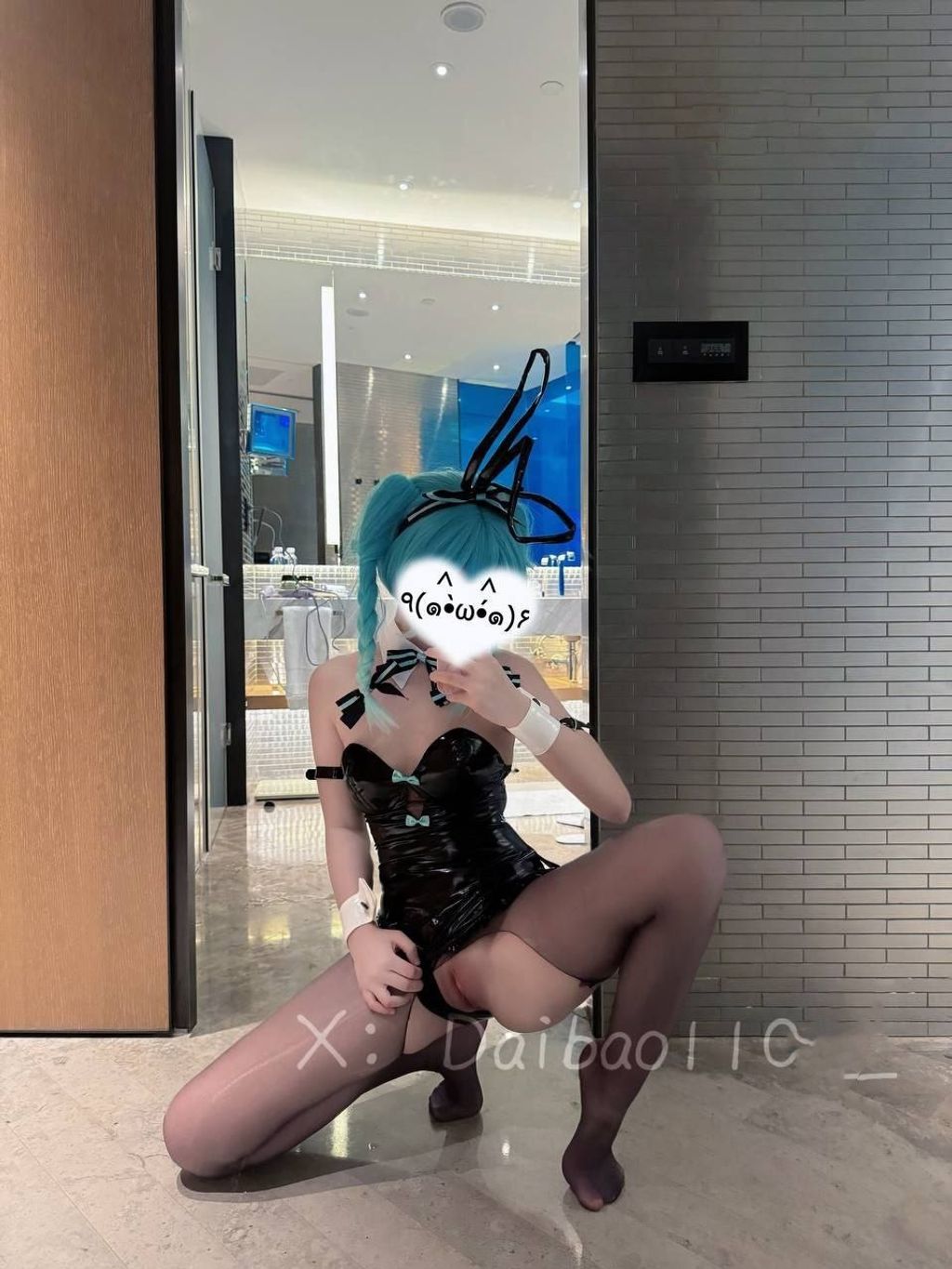 Coser@一枚呆呆: 极品萝莉 (90 photos + 81 videos)