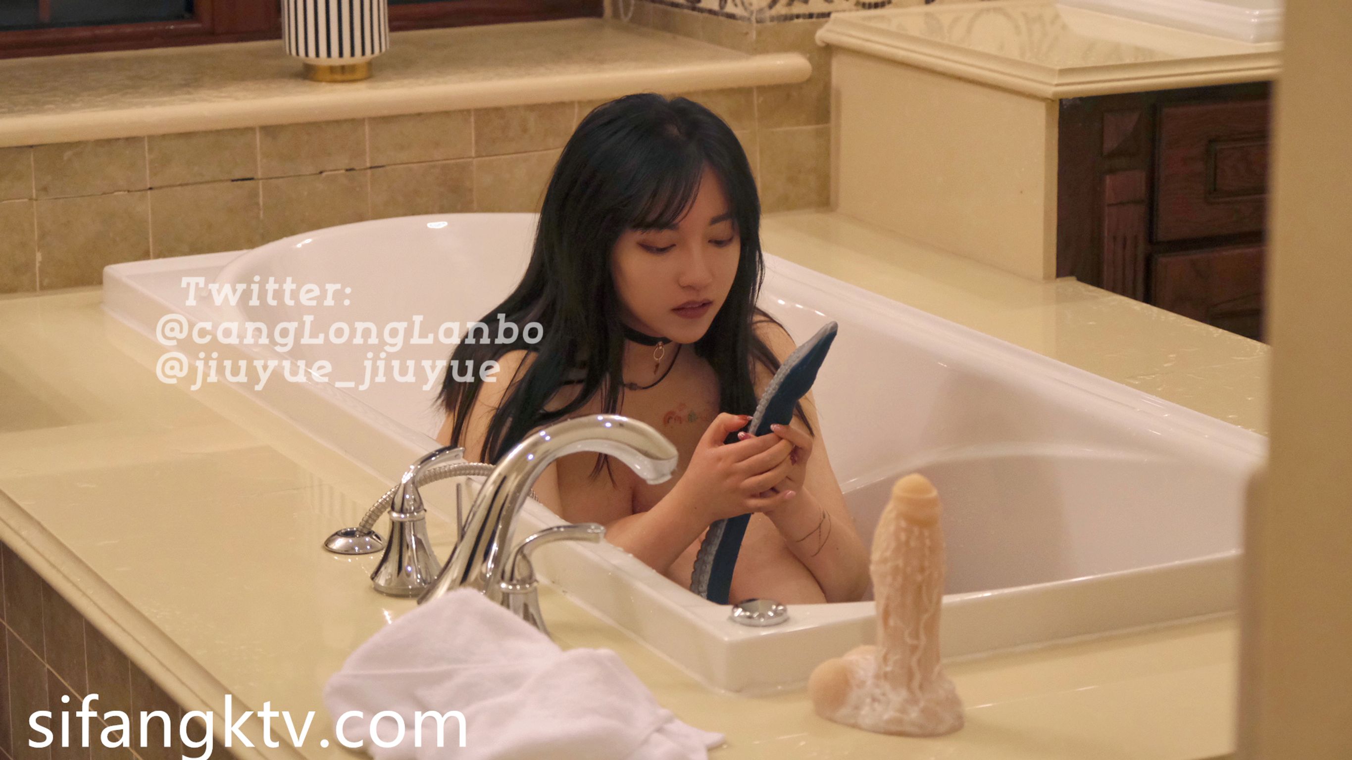 酒月: 巨乳女神WisdomZ 私拍甄选 (544 photos + 8 videos) 17 酒月: 巨乳女神WisdomZ 私拍甄选 (544 photos + 8 videos) 17