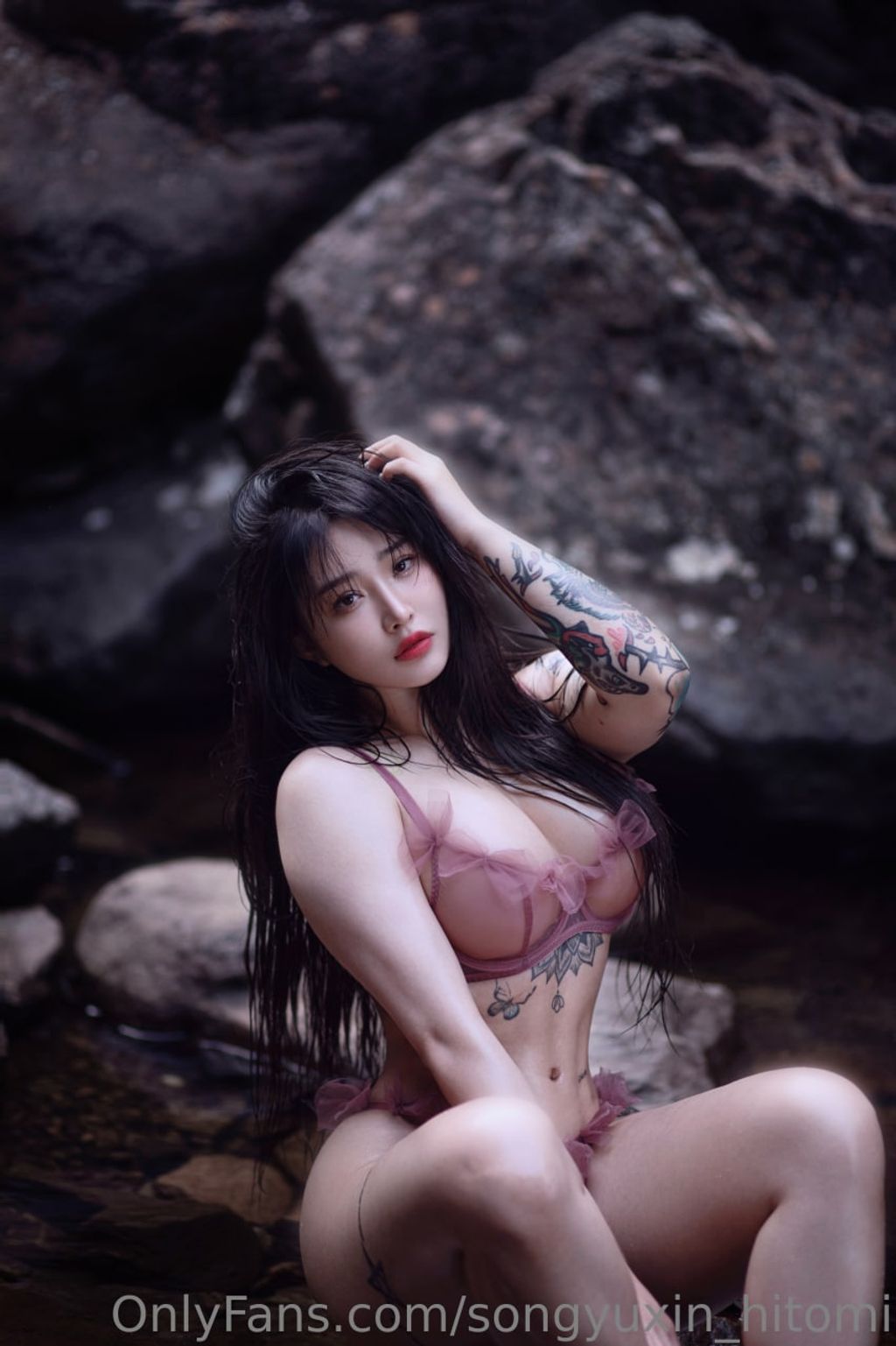 宋昱欣Hitomi: OF私拍 童颜巨臀网红脸A4腰 (318 photos + 14 videos) 6 宋昱欣Hitomi: OF私拍 童颜巨臀网红脸A4腰 (318 photos + 14 videos) 6