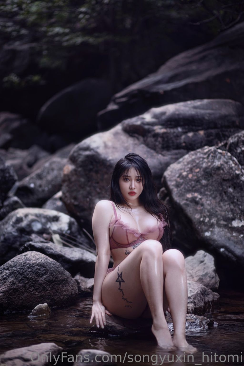 宋昱欣Hitomi: OF私拍 童颜巨臀网红脸A4腰 (318 photos + 14 videos) 3 宋昱欣Hitomi: OF私拍 童颜巨臀网红脸A4腰 (318 photos + 14 videos) 3