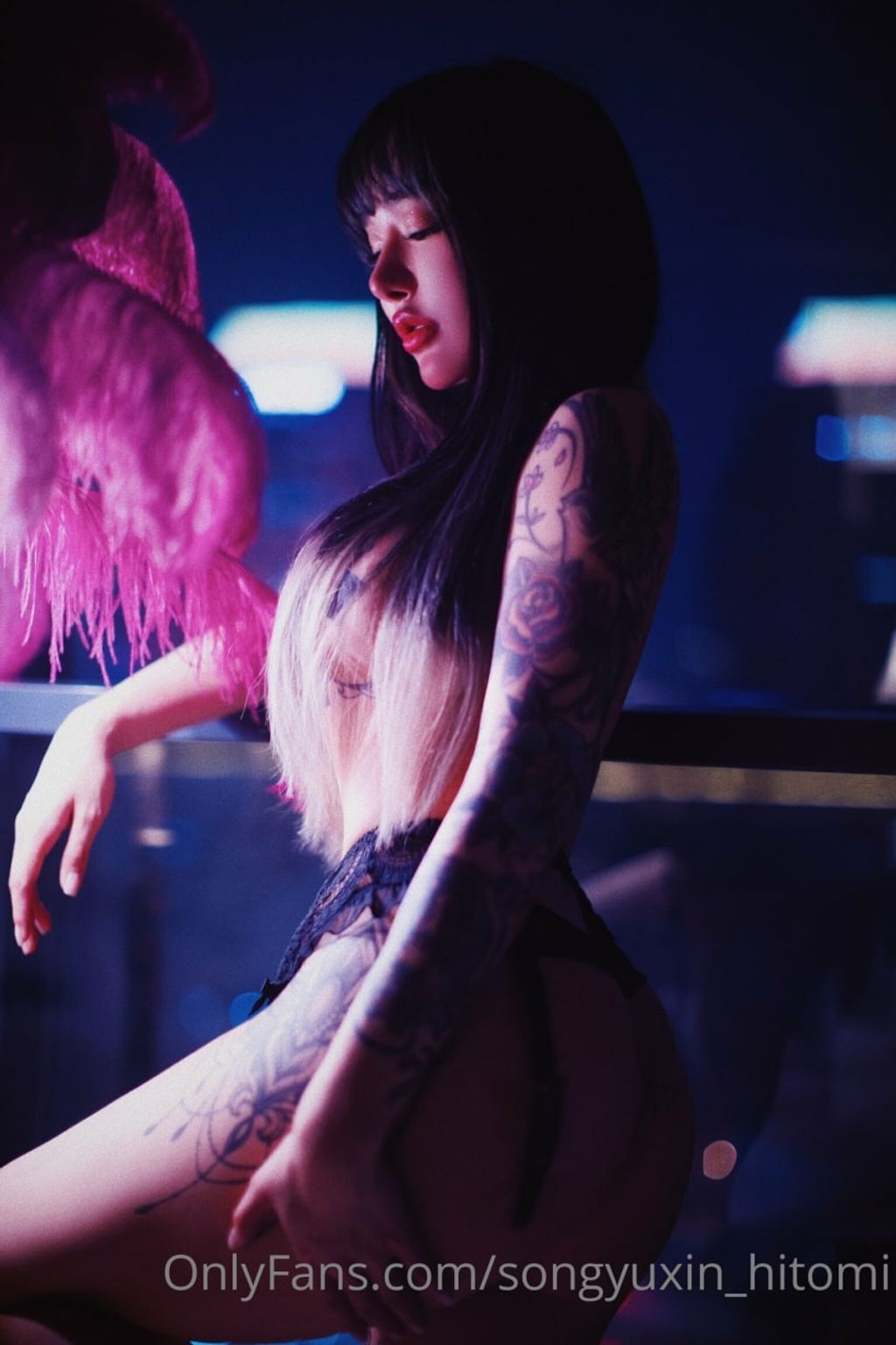 宋昱欣Hitomi: OF私拍 童颜巨臀网红脸A4腰 (318 photos + 14 videos) 18 宋昱欣Hitomi: OF私拍 童颜巨臀网红脸A4腰 (318 photos + 14 videos) 18