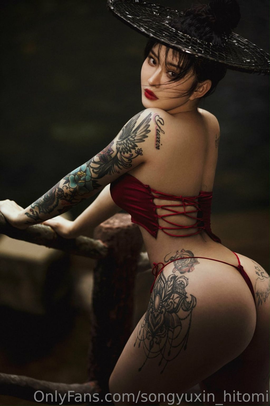 宋昱欣Hitomi: OF私拍 童颜巨臀网红脸A4腰 (318 photos + 14 videos) 13 宋昱欣Hitomi: OF私拍 童颜巨臀网红脸A4腰 (318 photos + 14 videos) 13