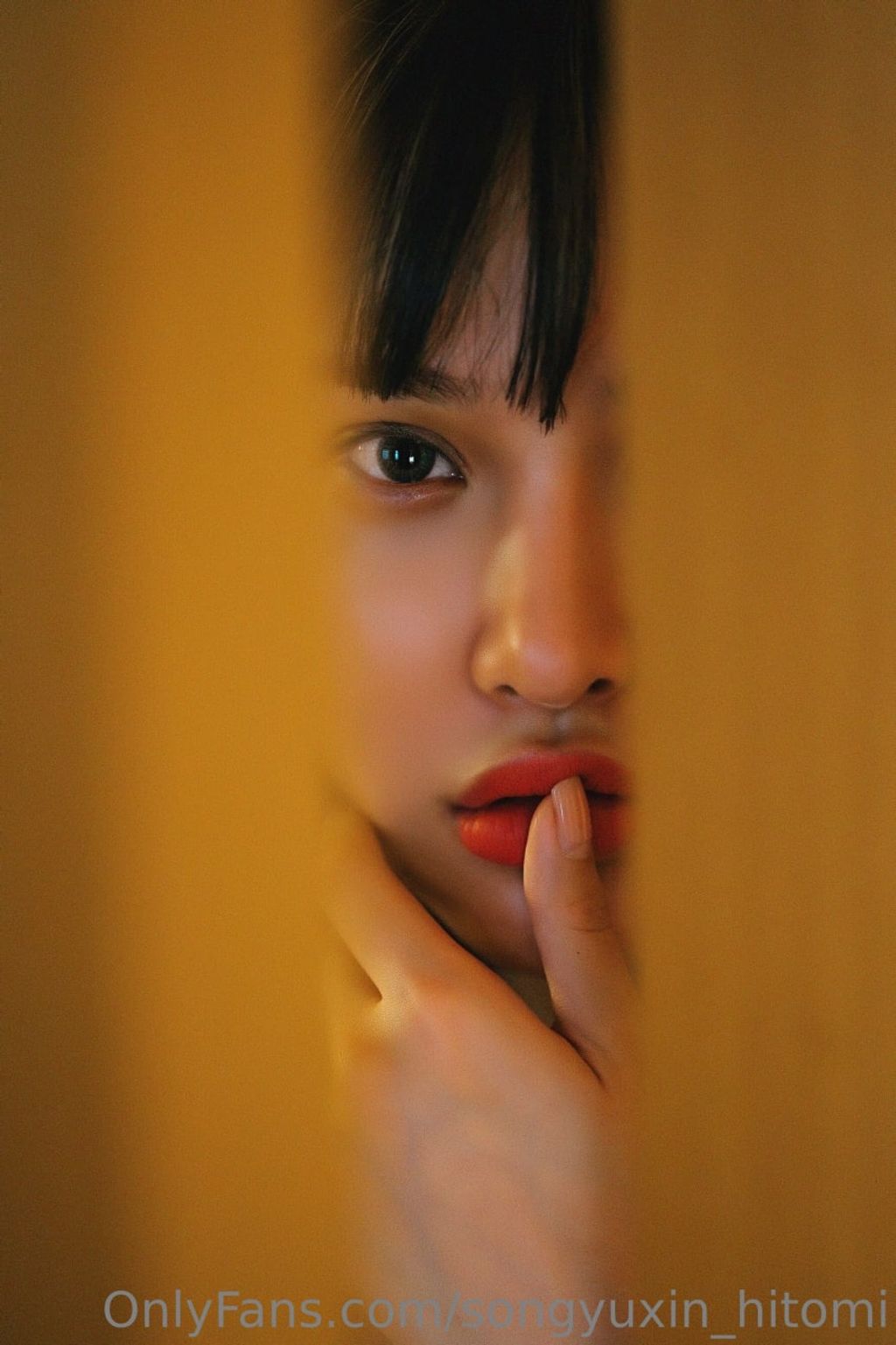 宋昱欣Hitomi: OF私拍 童颜巨臀网红脸A4腰 (318 photos + 14 videos) 13 宋昱欣Hitomi: OF私拍 童颜巨臀网红脸A4腰 (318 photos + 14 videos) 13