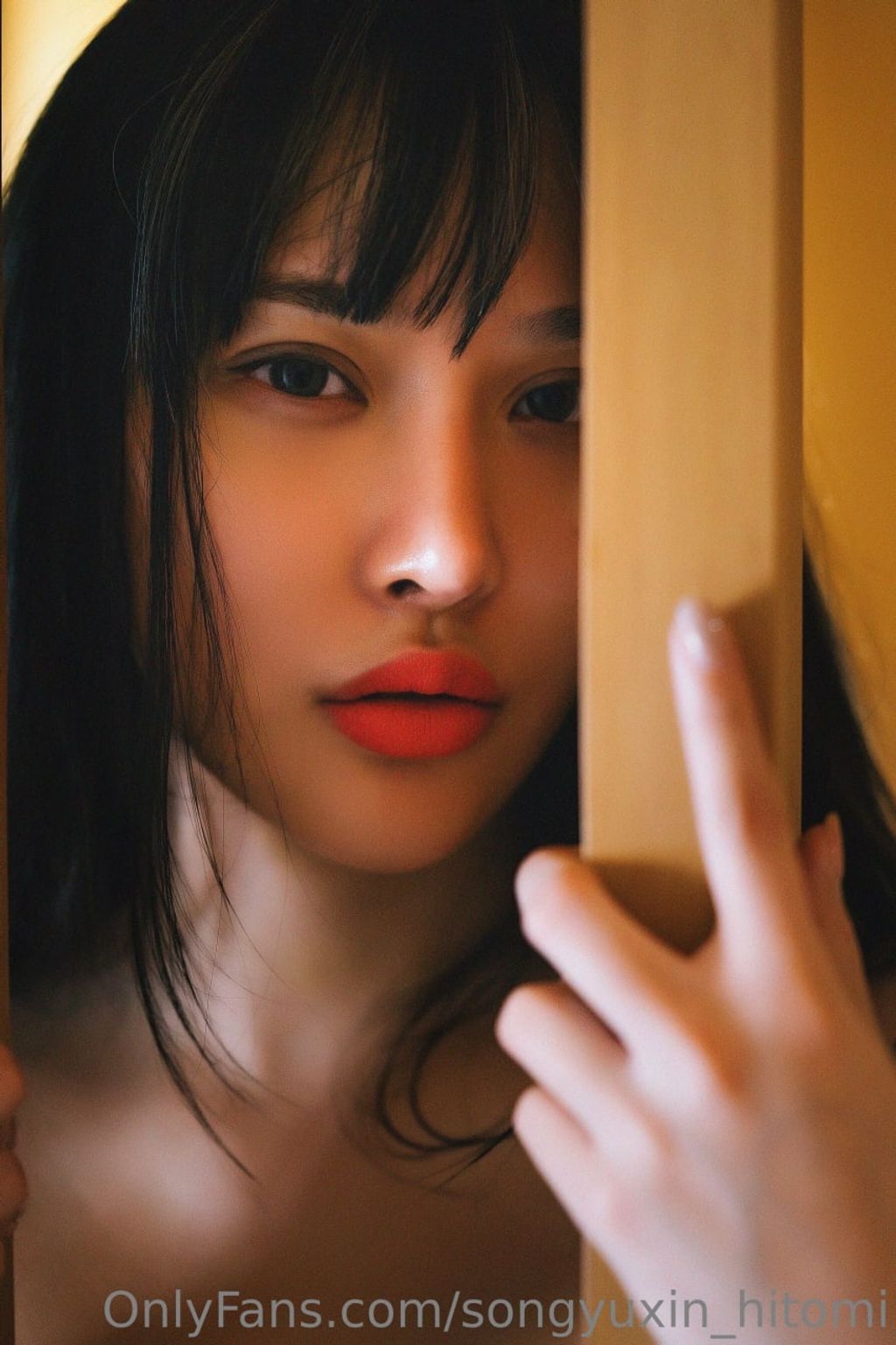宋昱欣Hitomi: OF私拍 童颜巨臀网红脸A4腰 (318 photos + 14 videos) 14 宋昱欣Hitomi: OF私拍 童颜巨臀网红脸A4腰 (318 photos + 14 videos) 14
