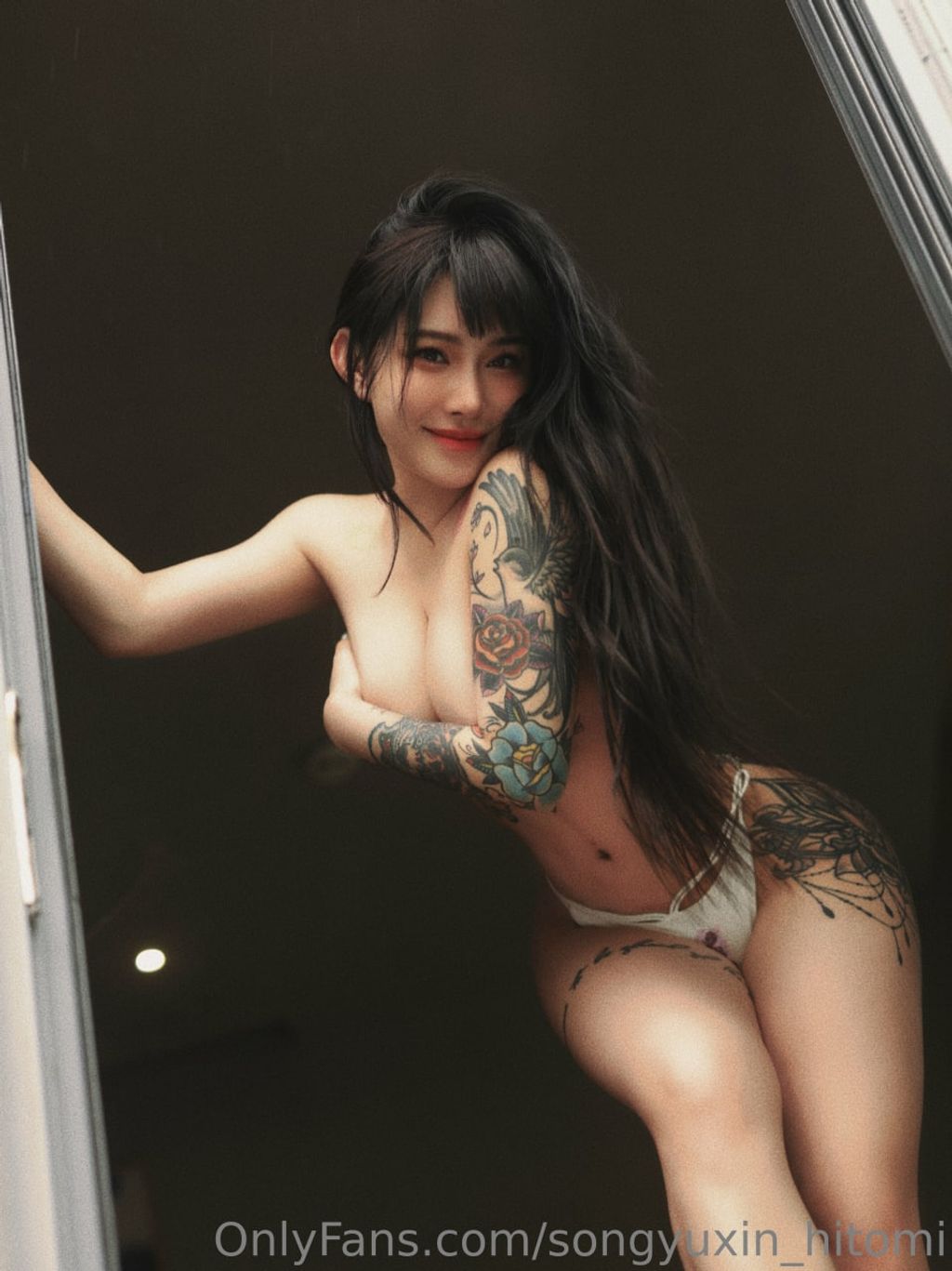 宋昱欣Hitomi: OF私拍 童颜巨臀网红脸A4腰 (318 photos + 14 videos) 19 宋昱欣Hitomi: OF私拍 童颜巨臀网红脸A4腰 (318 photos + 14 videos) 19
