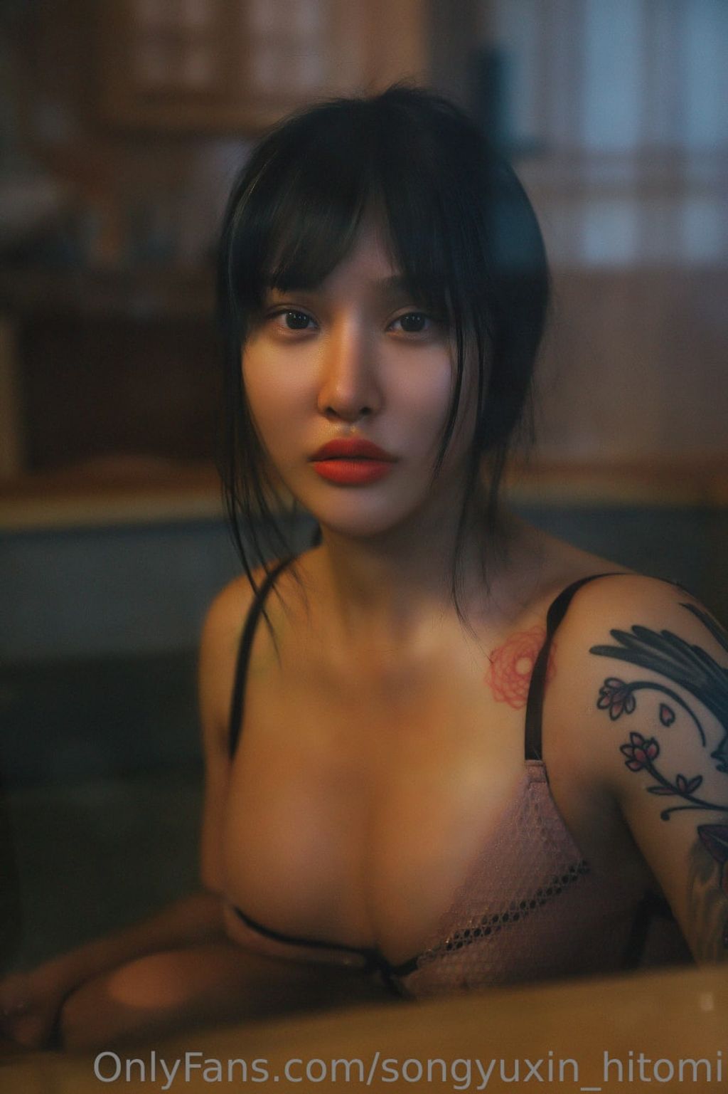 宋昱欣Hitomi: OF私拍 童颜巨臀网红脸A4腰 (318 photos + 14 videos) 17 宋昱欣Hitomi: OF私拍 童颜巨臀网红脸A4腰 (318 photos + 14 videos) 17