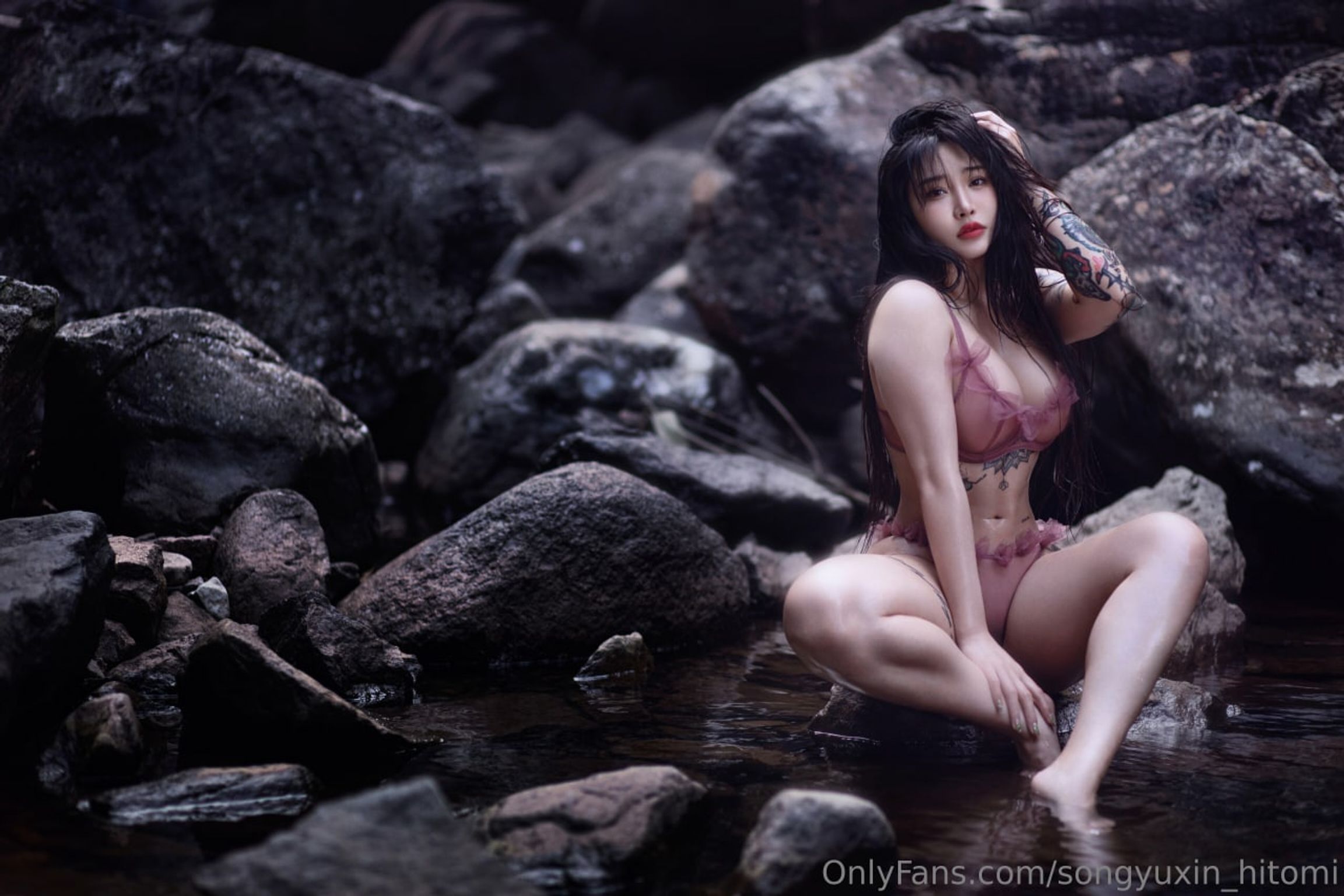 宋昱欣Hitomi: OF私拍 童颜巨臀网红脸A4腰 (318 photos + 14 videos) 3 宋昱欣Hitomi: OF私拍 童颜巨臀网红脸A4腰 (318 photos + 14 videos) 3