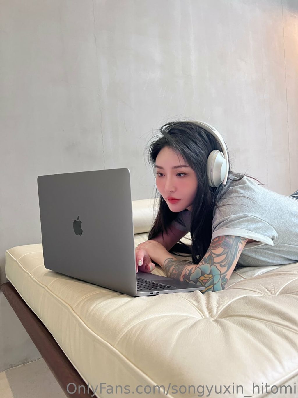 宋昱欣Hitomi: OF私拍 童颜巨臀网红脸A4腰 (318 photos + 14 videos) 10 宋昱欣Hitomi: OF私拍 童颜巨臀网红脸A4腰 (318 photos + 14 videos) 10
