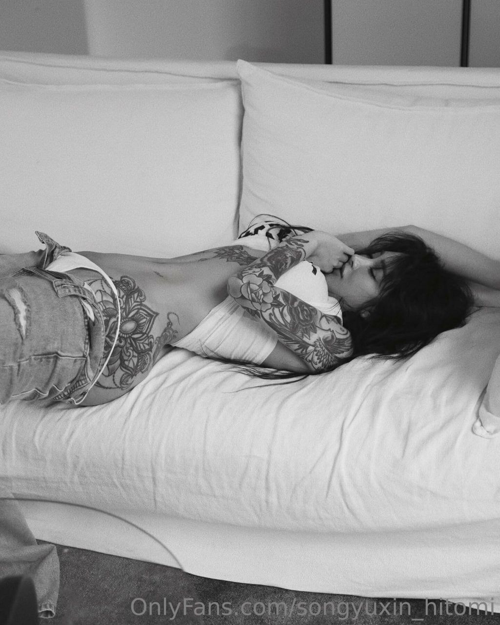 宋昱欣Hitomi: OF私拍 童颜巨臀网红脸A4腰 (318 photos + 14 videos) 13 宋昱欣Hitomi: OF私拍 童颜巨臀网红脸A4腰 (318 photos + 14 videos) 13