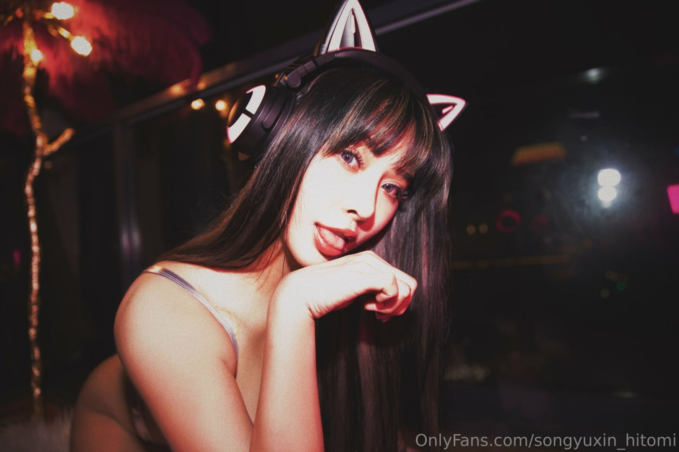宋昱欣Hitomi: OF私拍 童颜巨臀网红脸A4腰 (318 photos + 14 videos) 13 宋昱欣Hitomi: OF私拍 童颜巨臀网红脸A4腰 (318 photos + 14 videos) 13