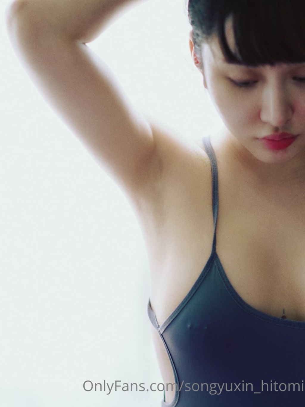 宋昱欣Hitomi: OF私拍 童颜巨臀网红脸A4腰 (318 photos + 14 videos) 0 宋昱欣Hitomi: OF私拍 童颜巨臀网红脸A4腰 (318 photos + 14 videos) 0