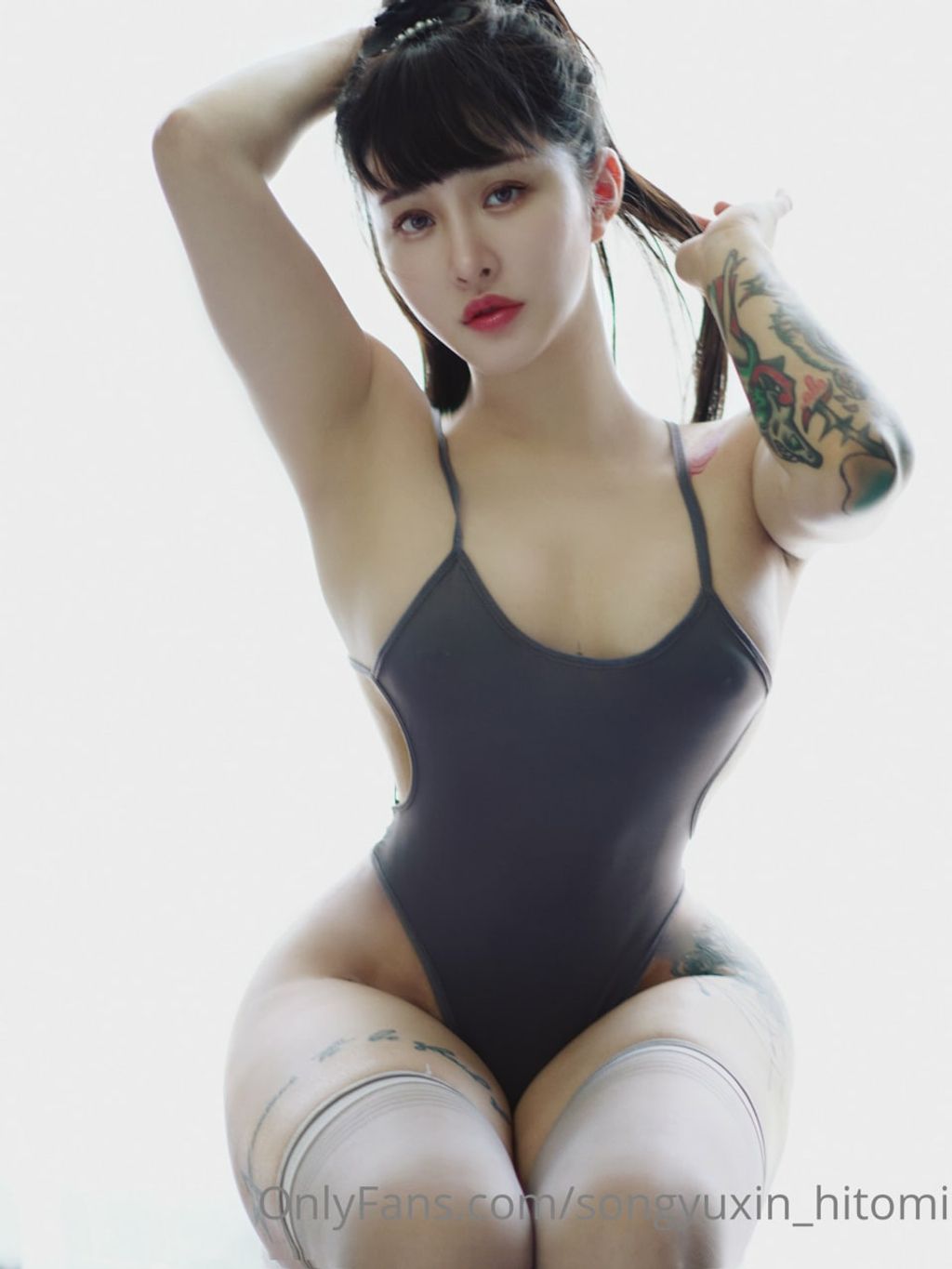 宋昱欣Hitomi: OF私拍 童颜巨臀网红脸A4腰 (318 photos + 14 videos) 3 宋昱欣Hitomi: OF私拍 童颜巨臀网红脸A4腰 (318 photos + 14 videos) 3