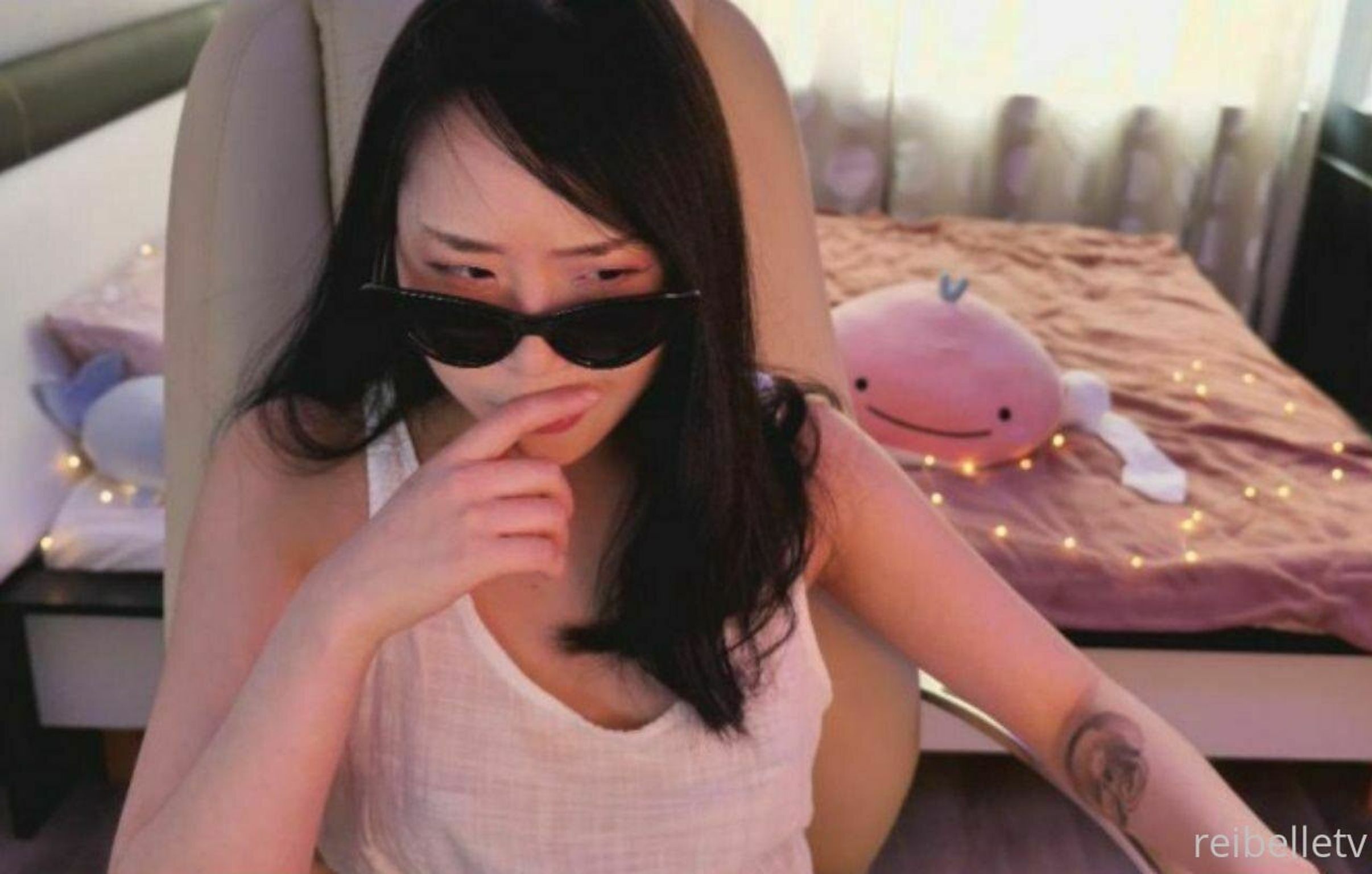 Reibelletv: 巨乳亚裔直播模特 OnlyFans私拍合集 (278 photos + 96 videos) 0 Reibelletv: 巨乳亚裔直播模特 OnlyFans私拍合集 (278 photos + 96 videos) 0