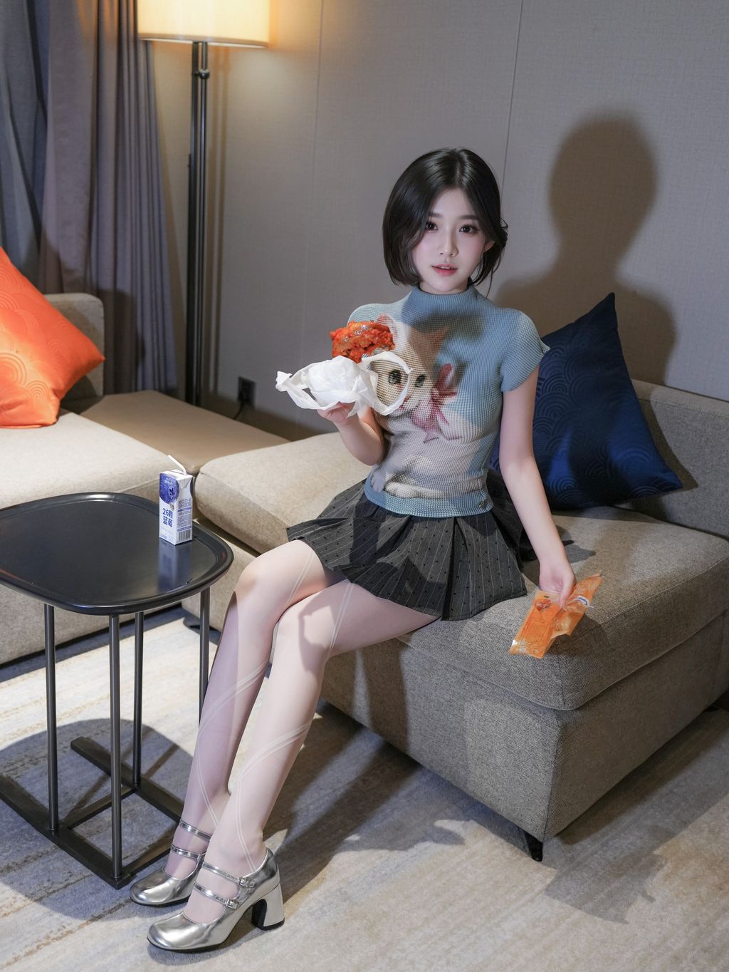 [XR Uncensored] 汁汁: R18 秀人网模特 爱吃鸡腿的姑娘 (91 photos)