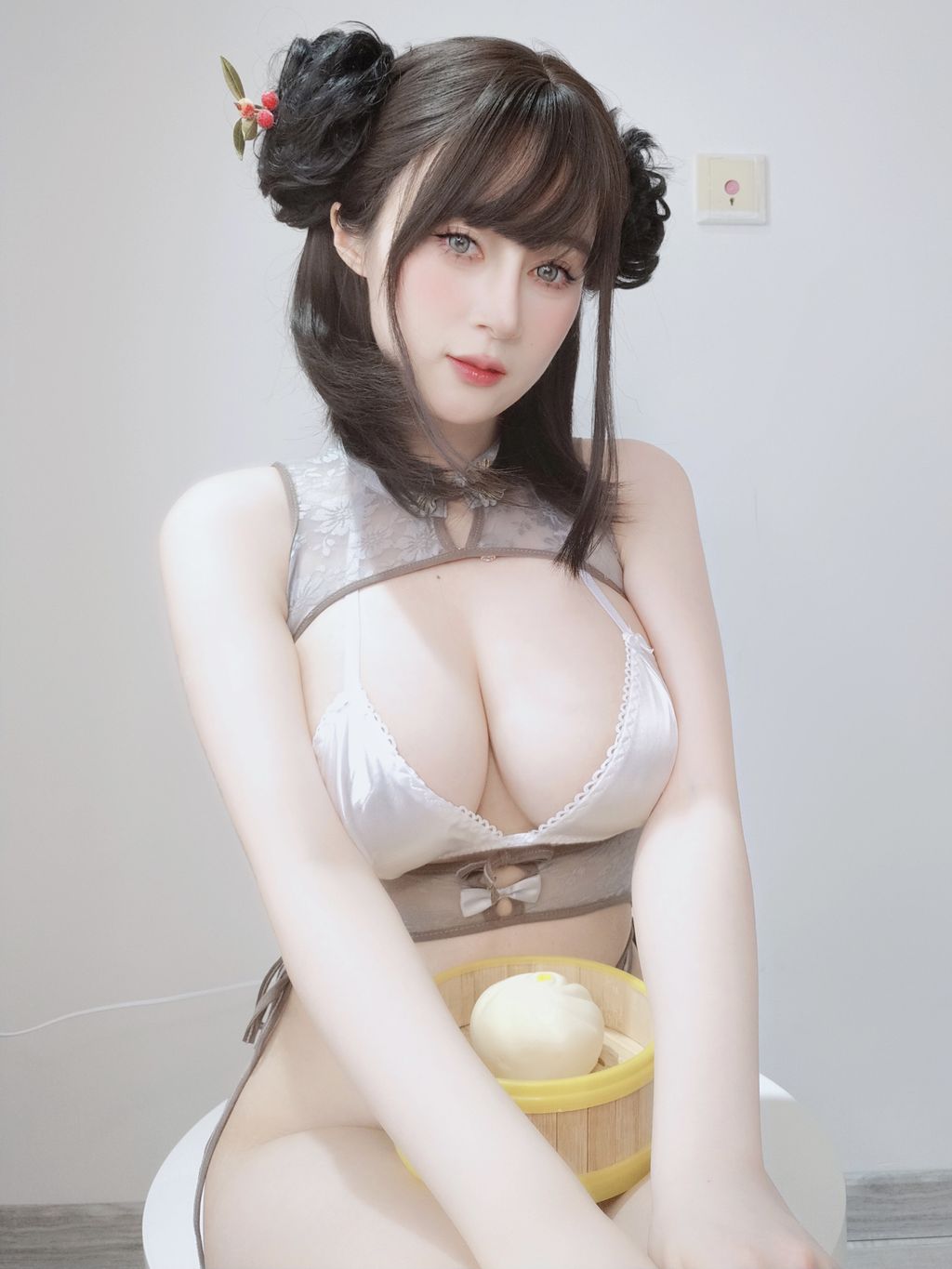 Coser@白银81: [Fantia] 2024.10 中華娘 紫色の奥さん (100 photos + 5 videos)