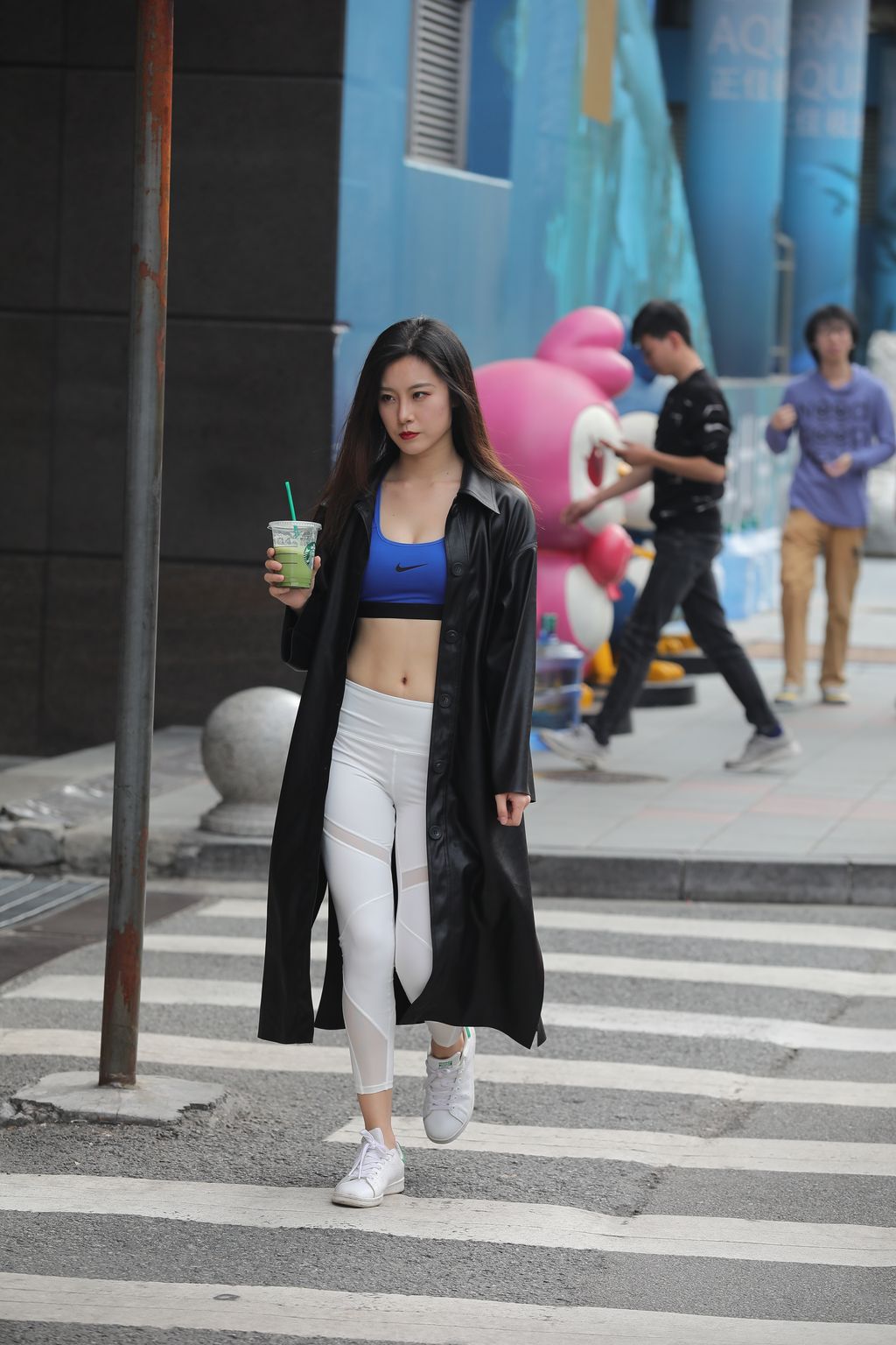 [精选街拍作品] MJ-001: 白色紧身瑜伽裤美女 (348 photos)