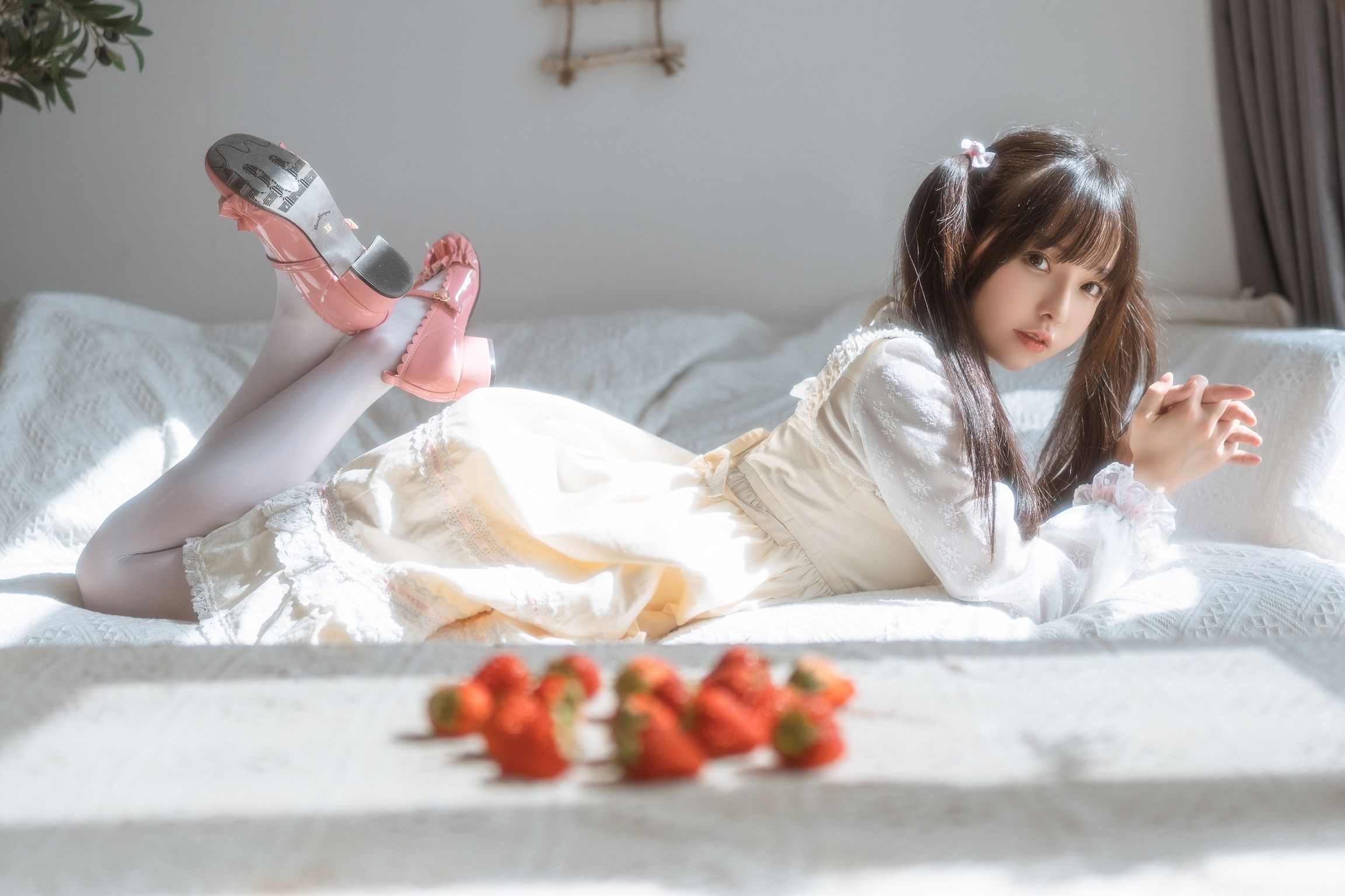 Coser@六味帝皇酱: 小艺LOX洛丽塔 (71 photos)
