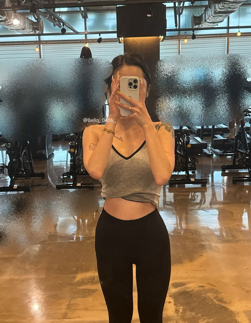 Bella: 일일 촬영 (180 photos + 212 videos)