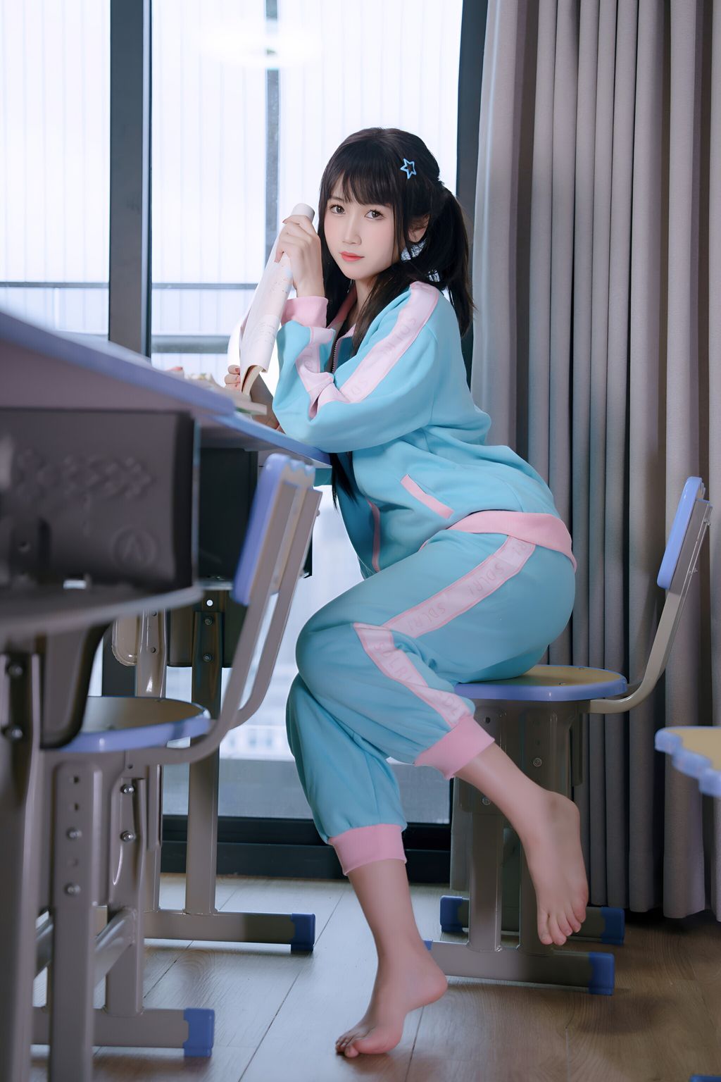 Coser@不呆猫: 涂油教室实习生 (76 photos + 1 video)
