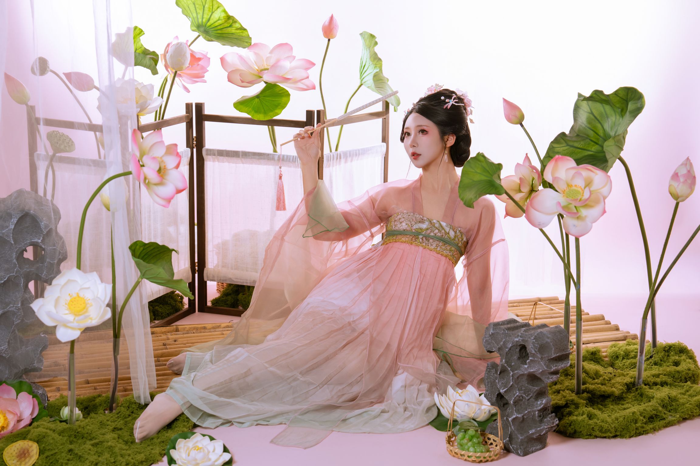 Coser@云溪溪 (Yunx1x1) & 奶桃桃: 采莲 (90 photos)