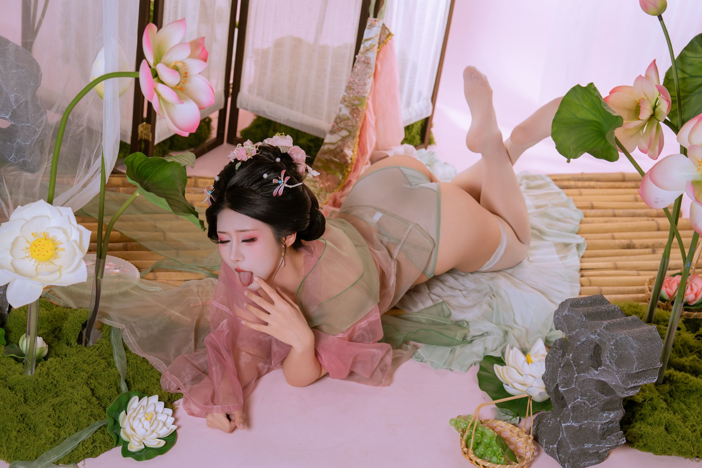 Coser@云溪溪 (Yunx1x1) & 奶桃桃: 采莲 (90 photos) 11 Coser@云溪溪 (Yunx1x1) & 奶桃桃: 采莲 (90 photos) 11