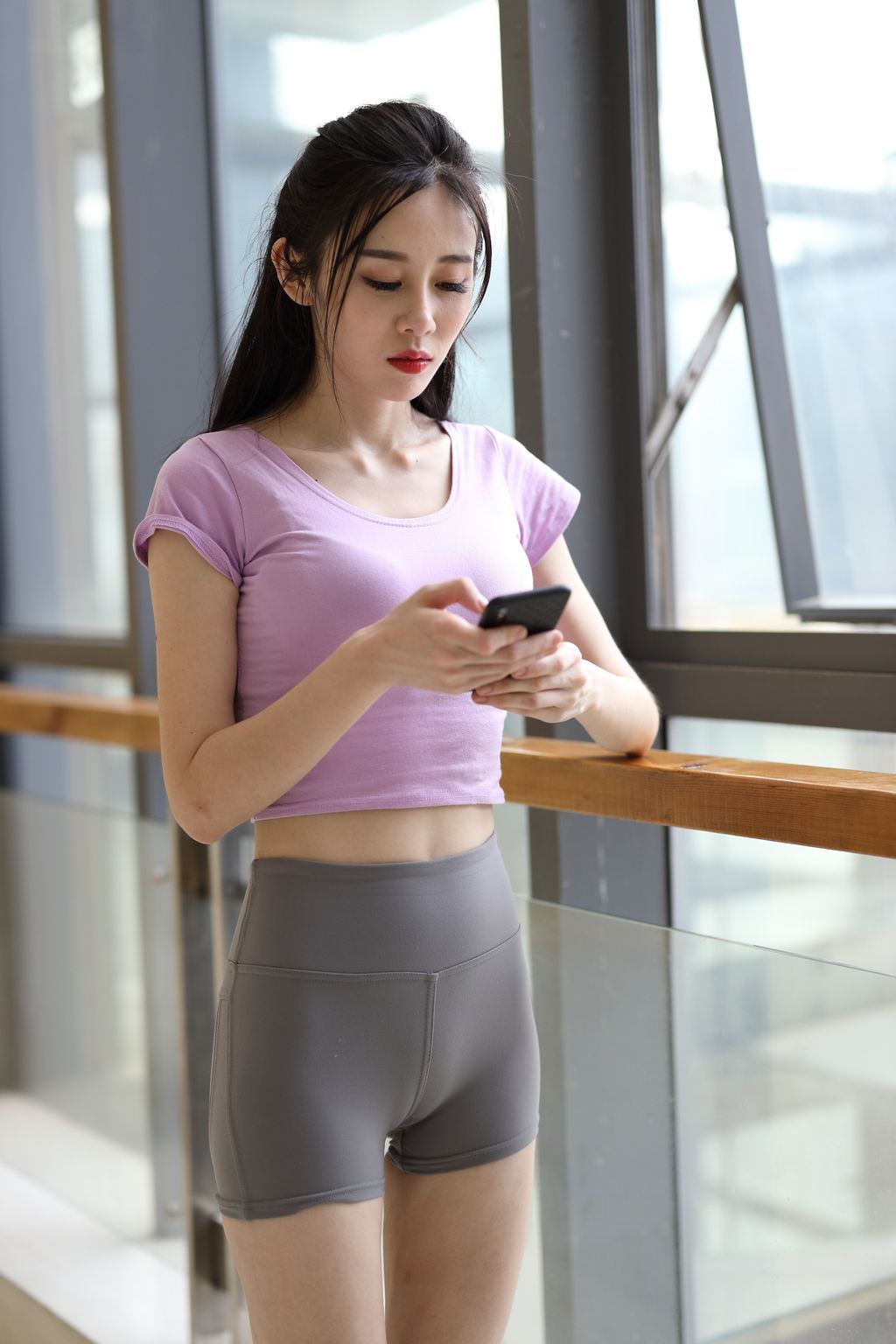 [精选街拍作品] MJ-033: 极品瑜伽短裤高跟美腿御姐 (328 photos + 2 videos)
