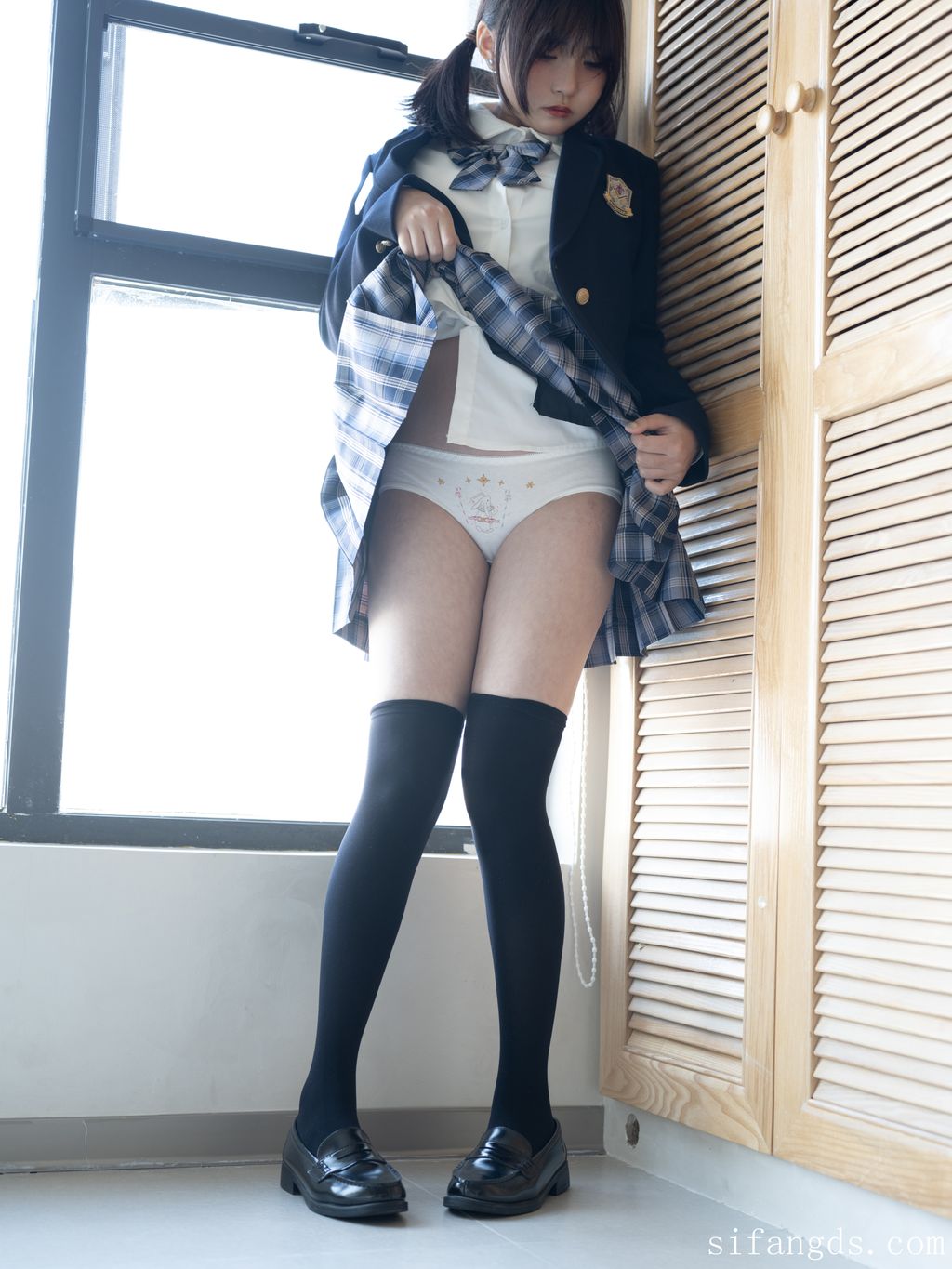 [森萝财团写真] 小安 R18 内部定制 JK制服浴缸 (105 photos )