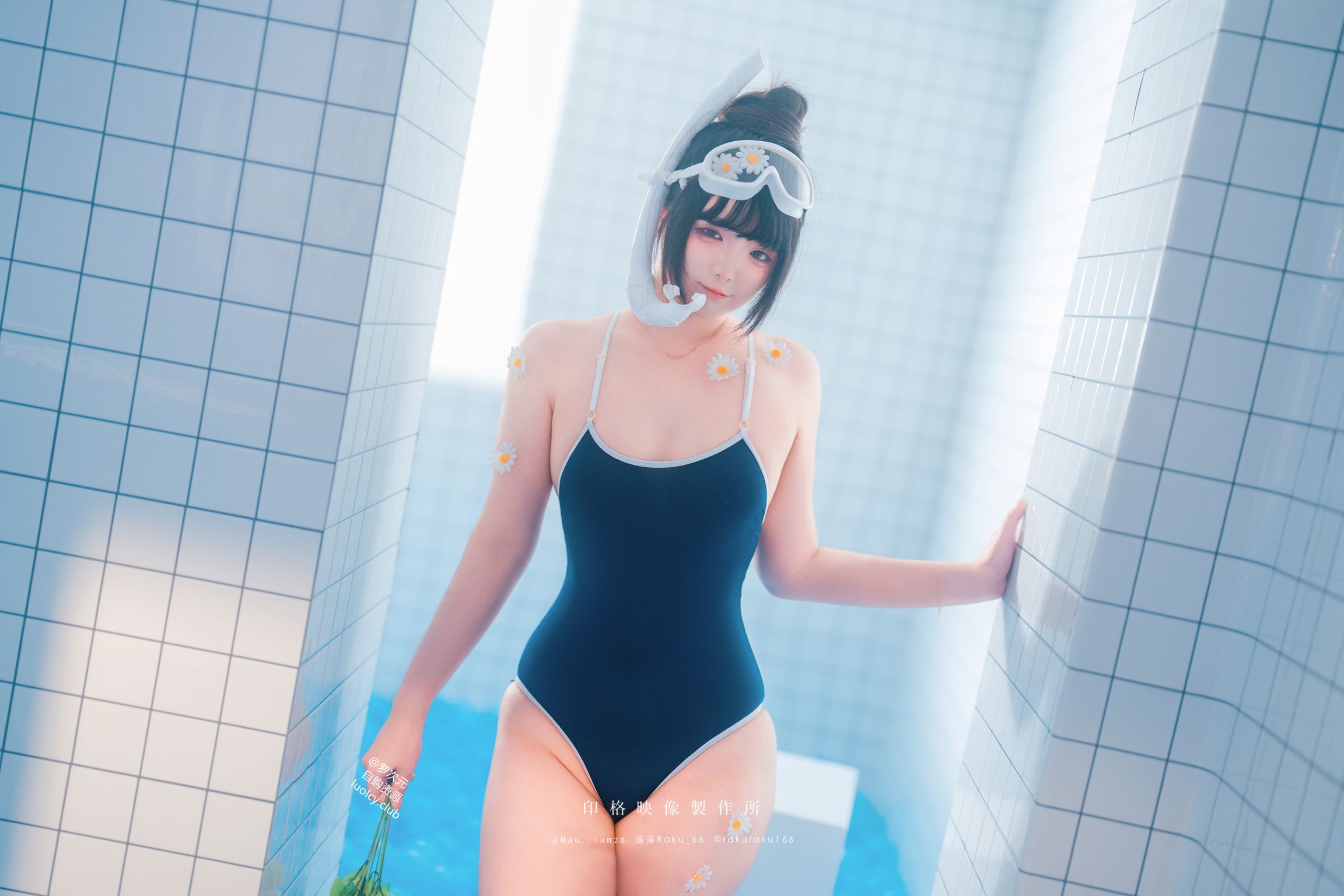 Coser@落落Raku: 8K 乳环 死库水 (52 photos + 1 video)