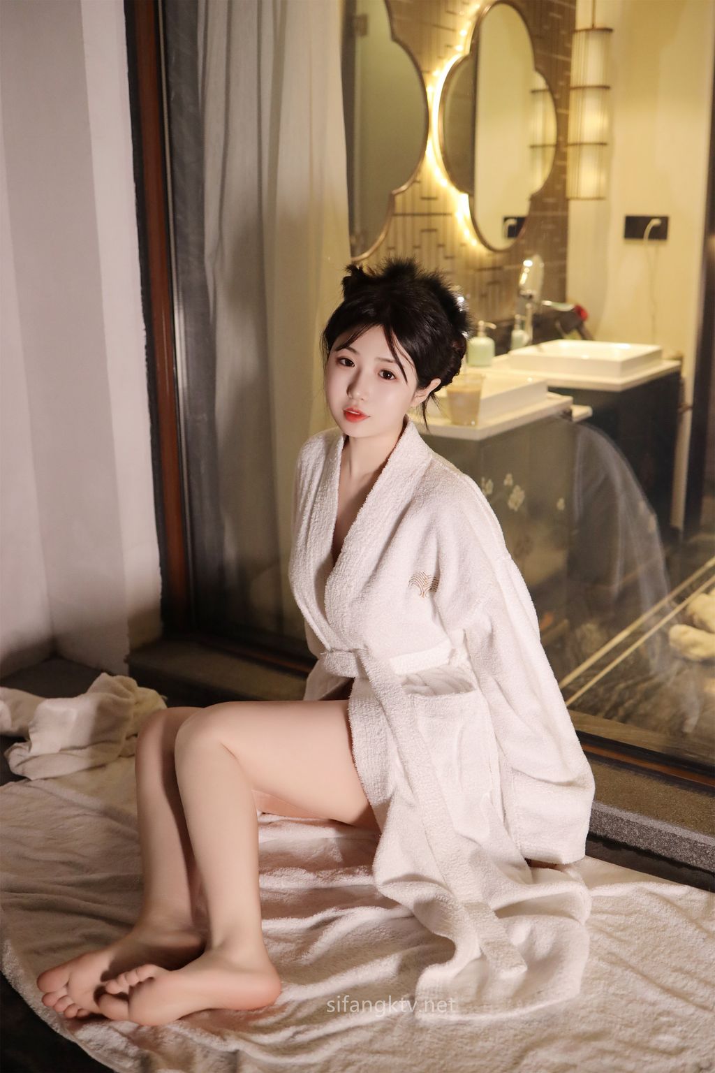 [XR Uncensored] Chen Xiaohua (陈小花): R18 秀人网模特 SPA按摩 (71 photos + 1 video)