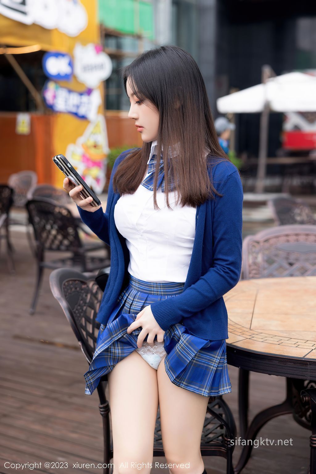 [XR Uncensored] Dou Ban Jiang (豆瓣酱): R18 秀人网模特 公众场合超刺激 (134 photos + 2 videos)