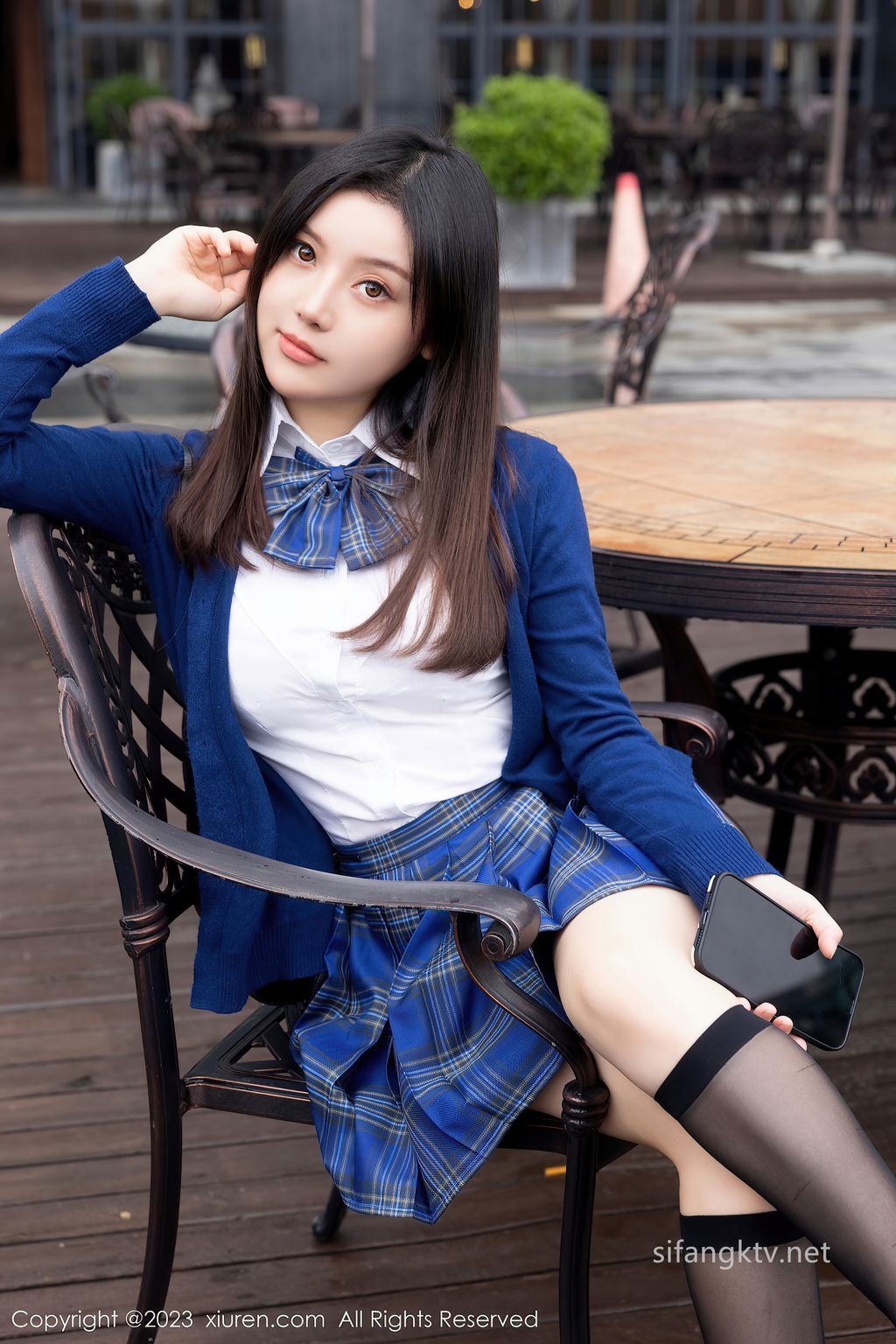 [XR Uncensored] Dou Ban Jiang (豆瓣酱): R18 秀人网模特 公众场合超刺激 (134 photos + 2 videos)
