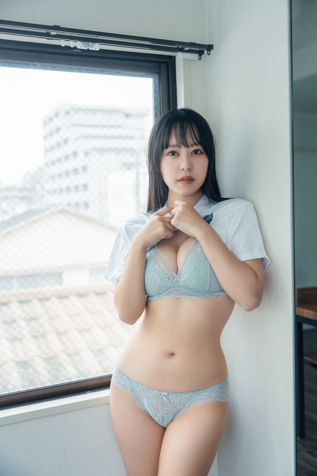 Mina Pochico (音羽美奈): First Photobook (97 photos)