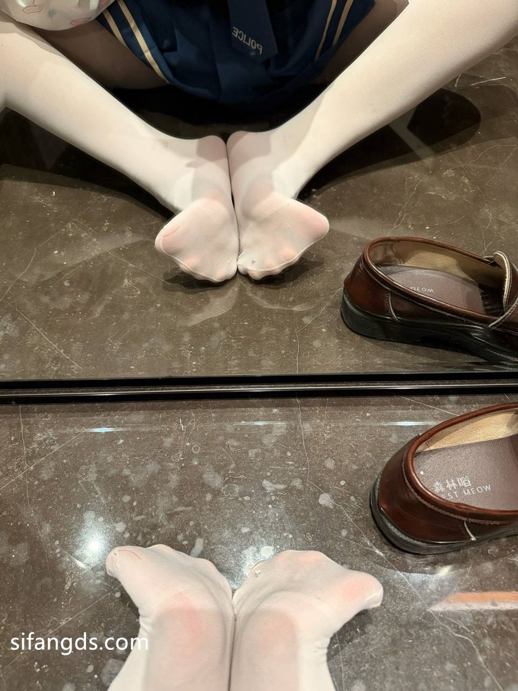 小甜泪: 合法萝莉 私拍付费解锁 (72 photos + 32 videos)