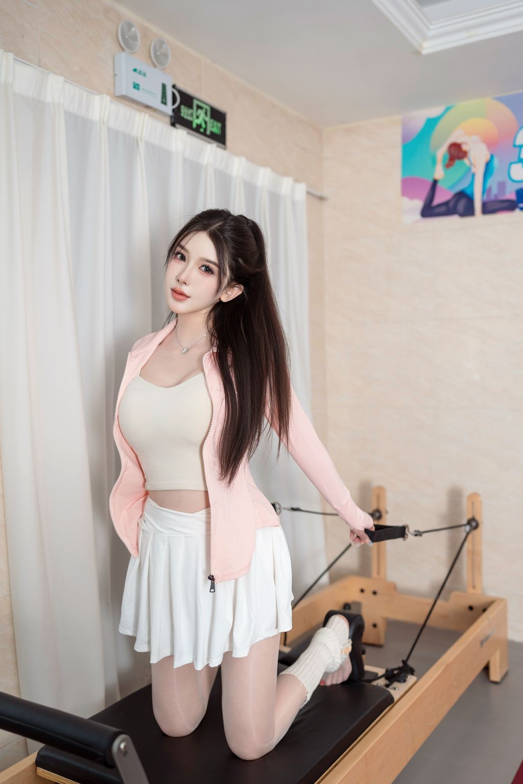 [XR Uncensored] Li Li Sha (李丽莎): R18 秀人网模特 健身房露出 (90 photos)
