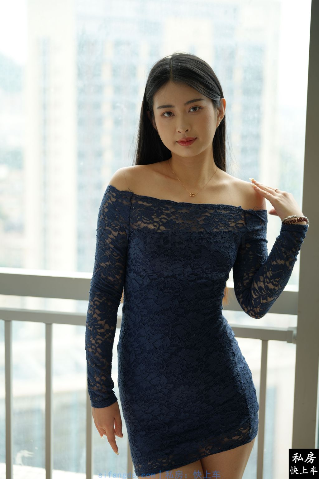 [Private Photoshoot] 芯芯: 紧身裙包裹着的极品御姐 全尺度私拍 (509 photos)