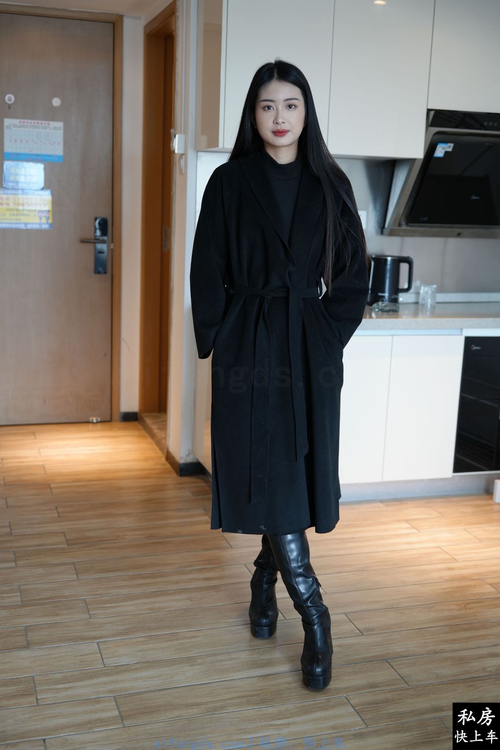 [Private Photoshoot] 芯芯: 紧身裙包裹着的极品御姐 全尺度私拍 (509 photos)